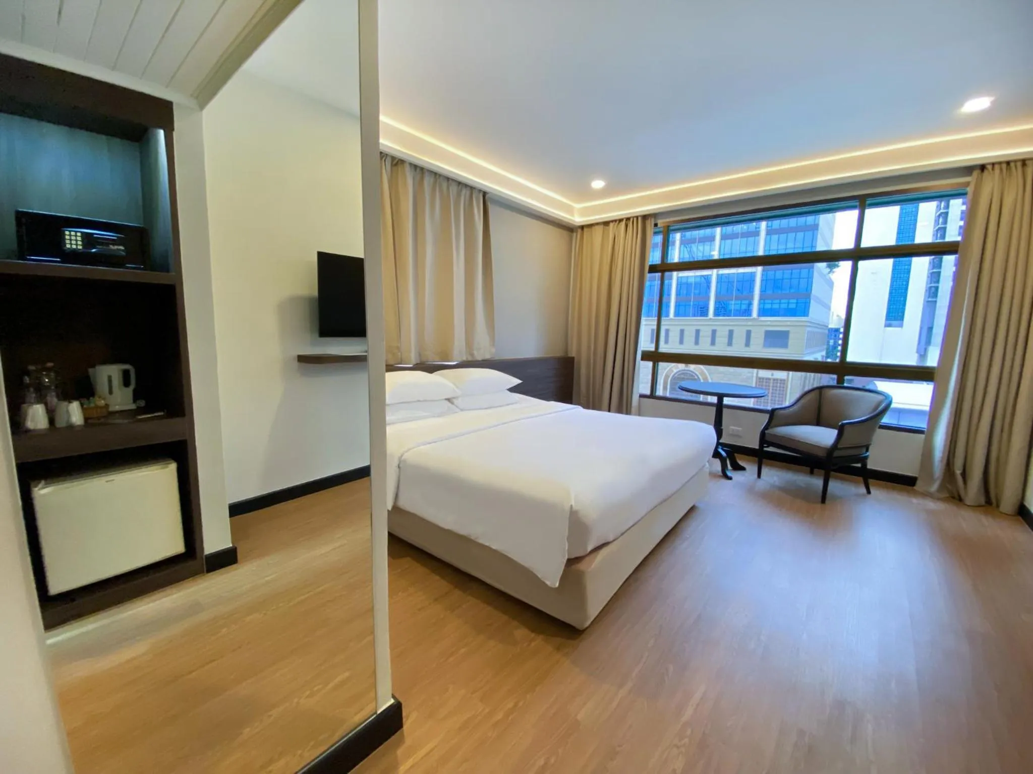 Bedroom, Bed in Pinnacle Lumpinee Park Hotel