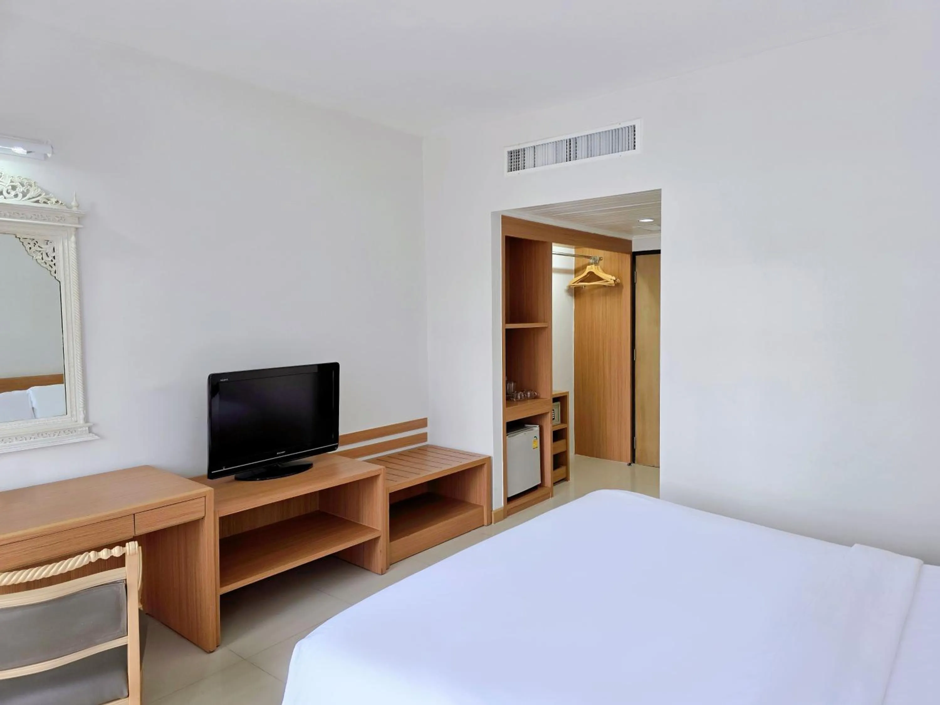 Bedroom, Bed in Pinnacle Lumpinee Park Hotel