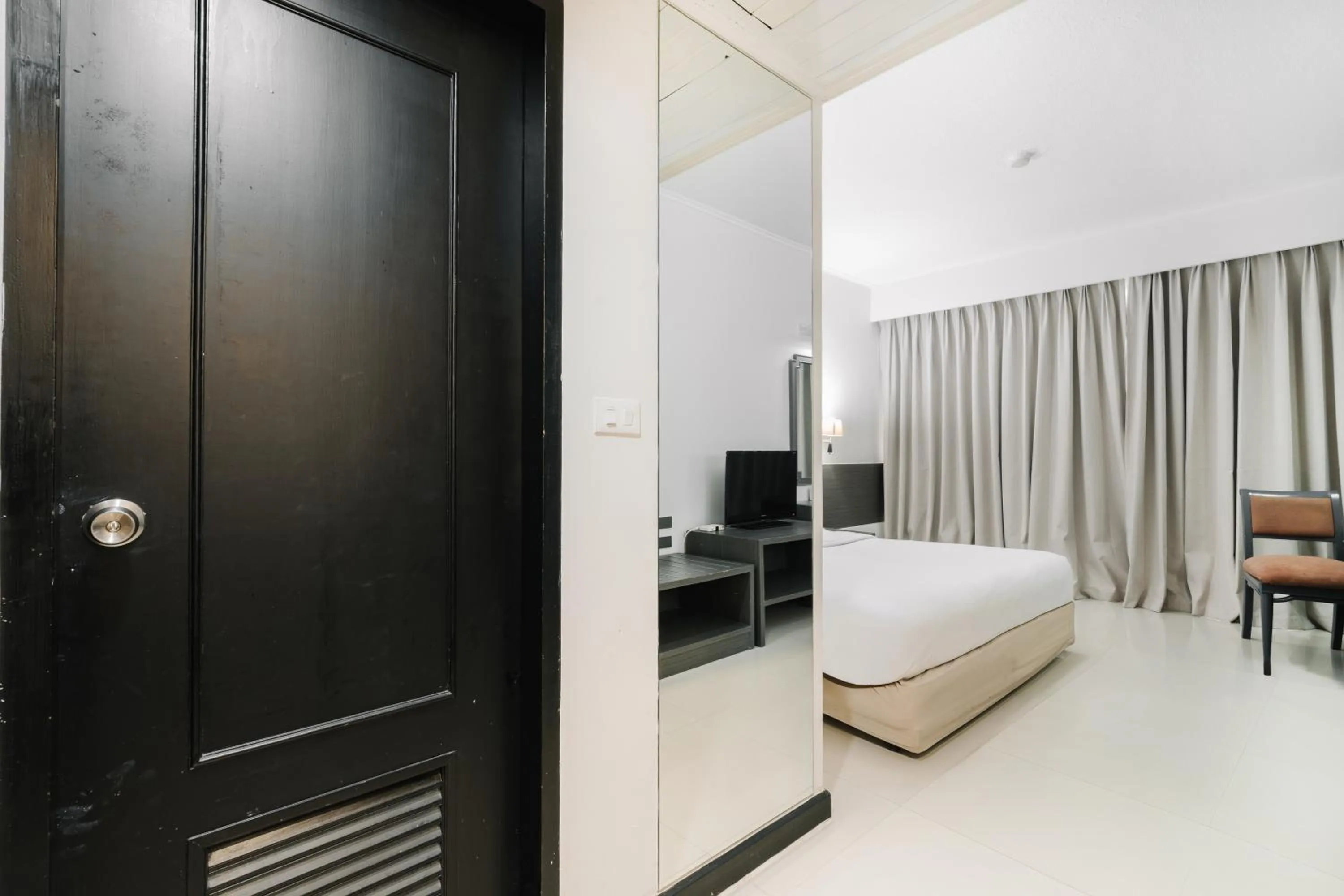 Photo of the whole room, Bed in Pinnacle Lumpini Park Hotel