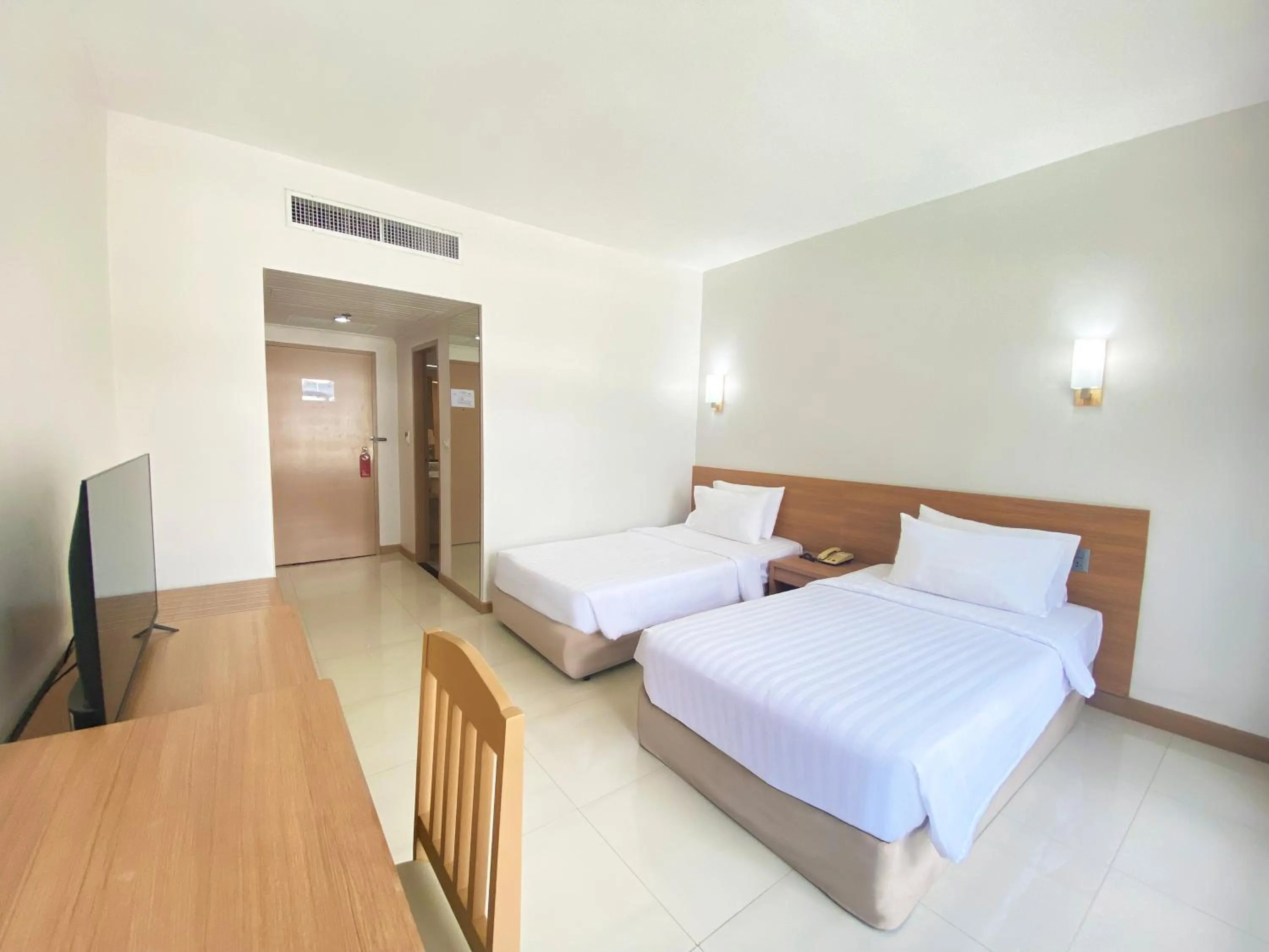 Bedroom, Bed in Pinnacle Lumpinee Park Hotel