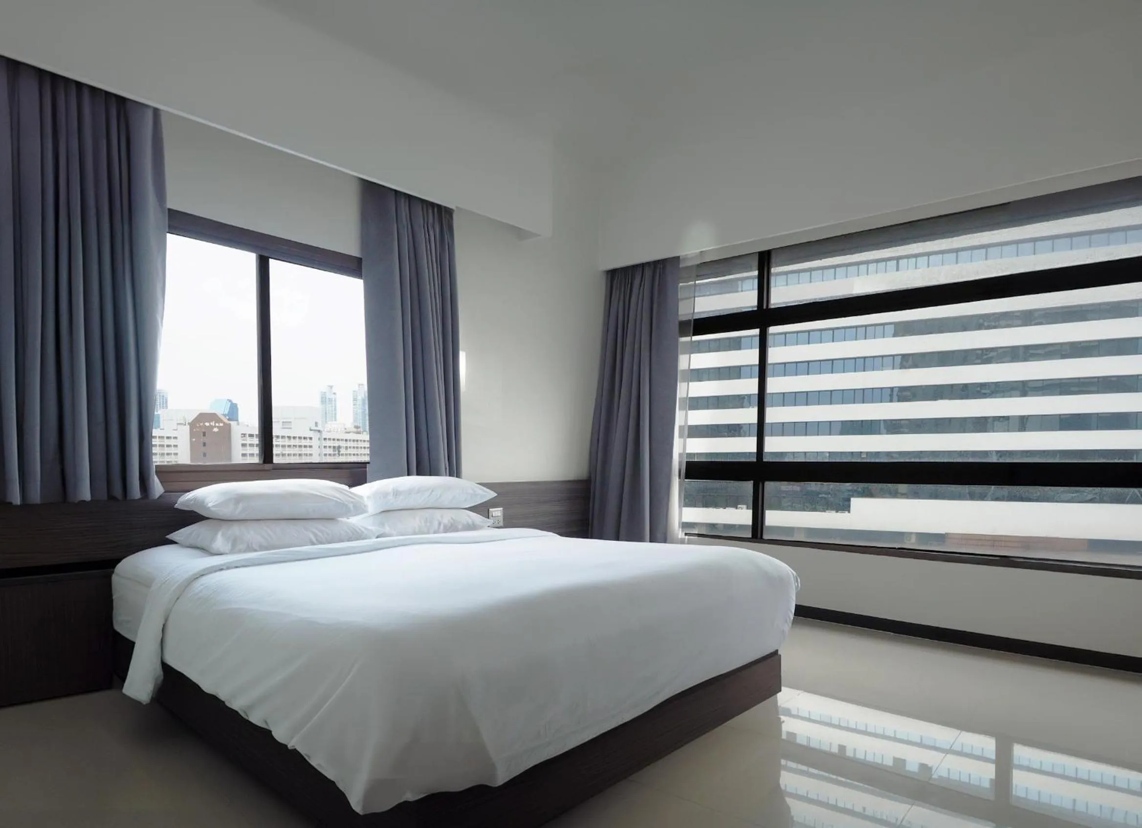 Bedroom, Bed in Pinnacle Lumpinee Park Hotel