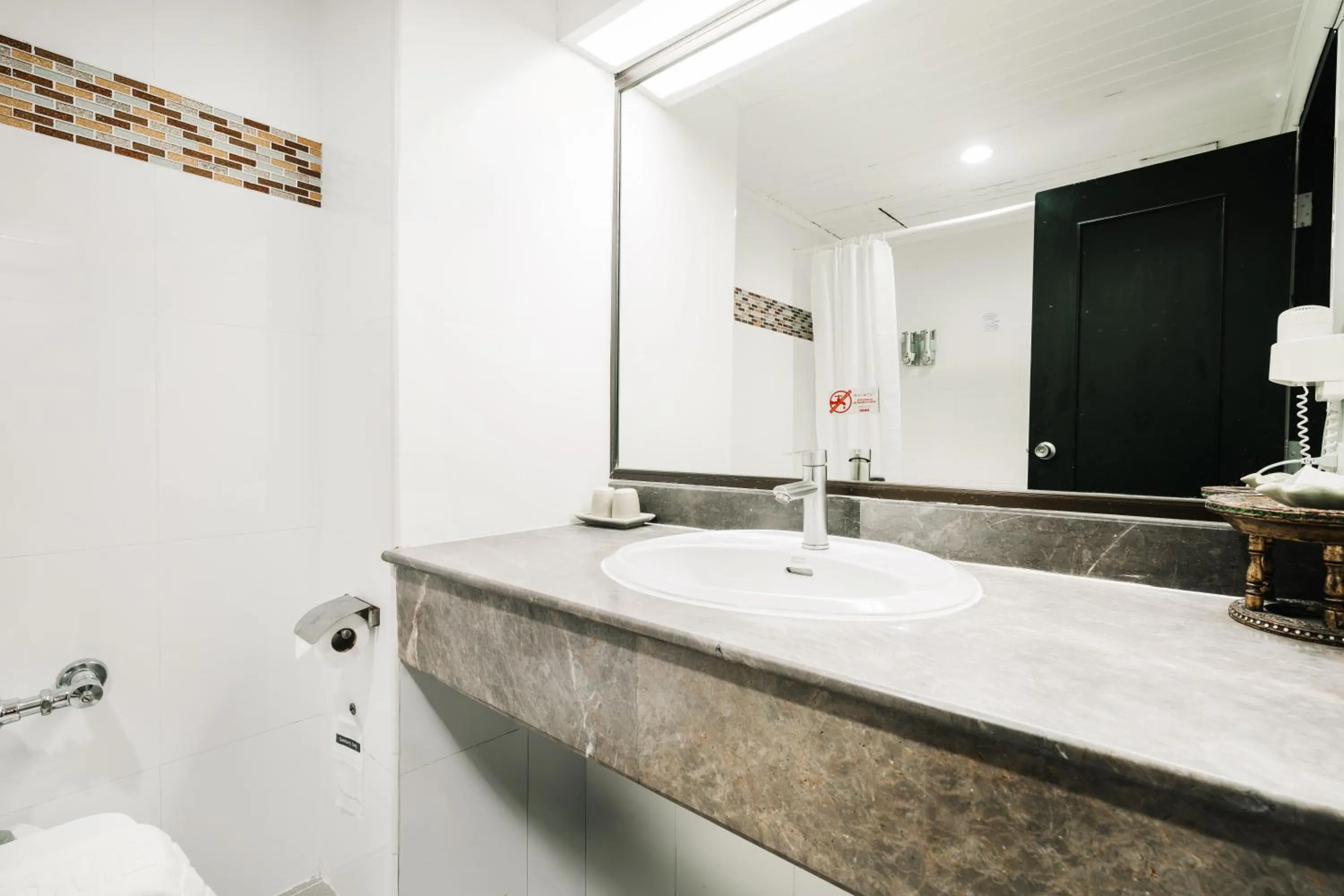 Bathroom in Pinnacle Lumpini Park Hotel