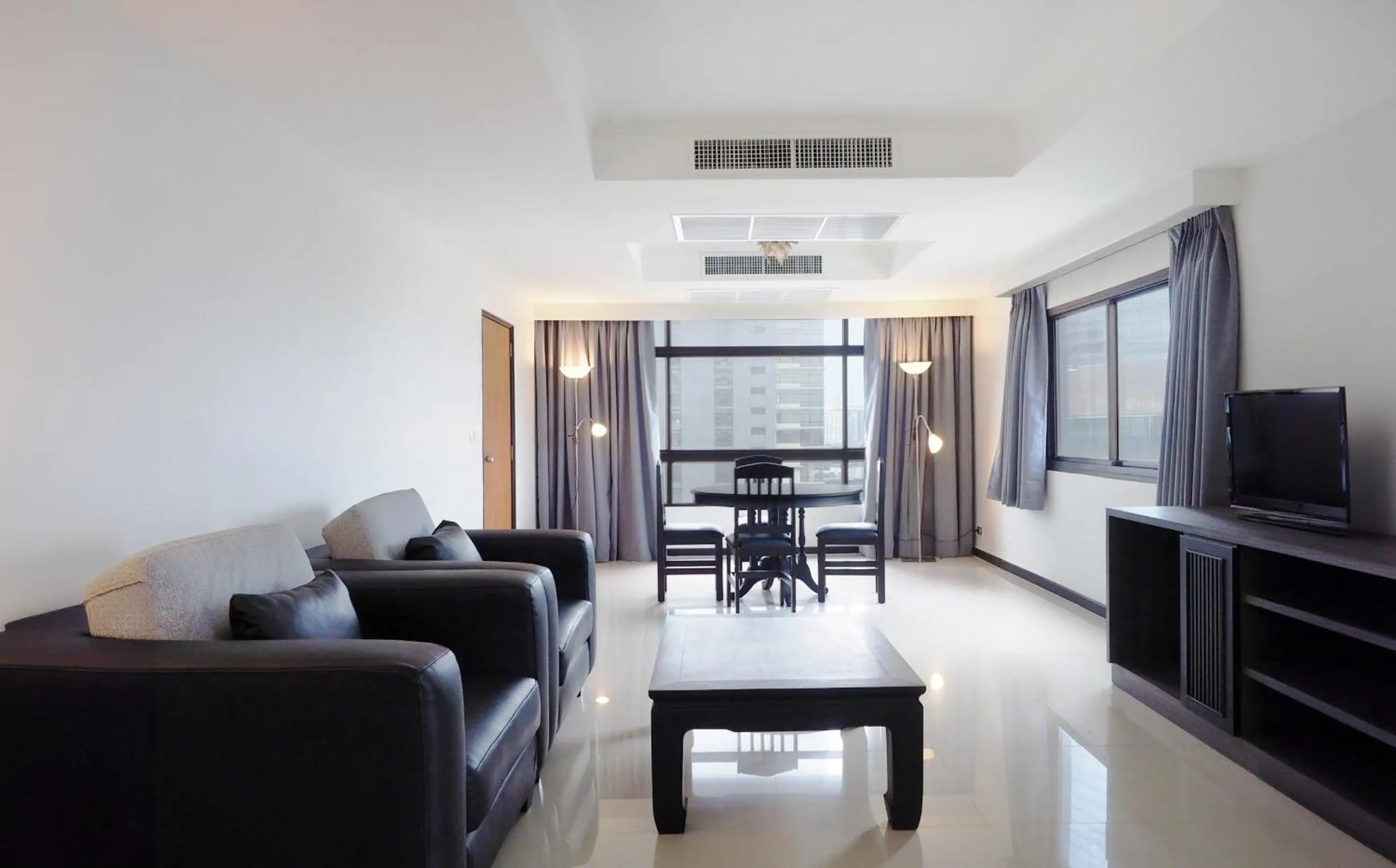 Living room in Pinnacle Lumpinee Park Hotel
