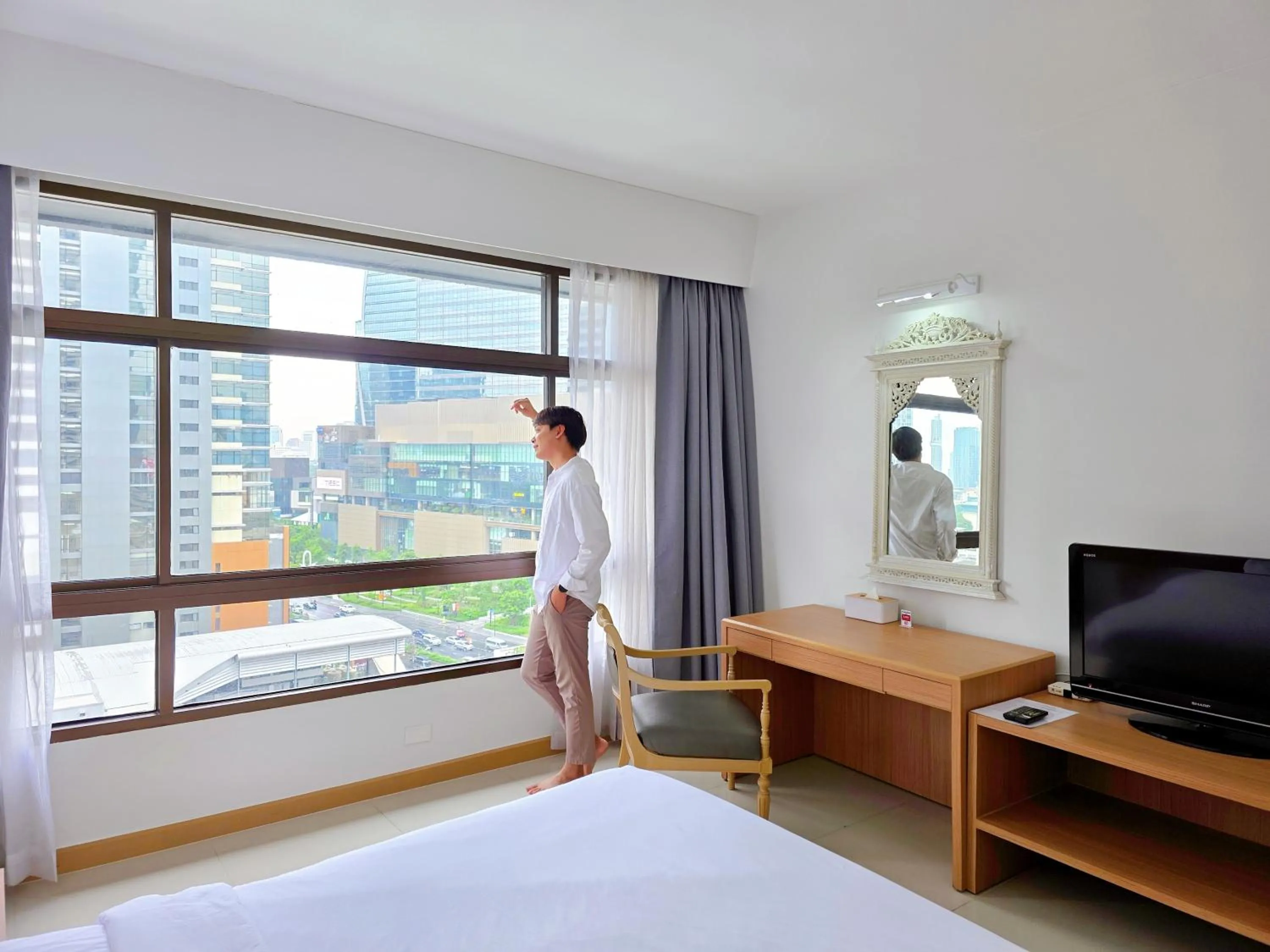 Bedroom, Bed in Pinnacle Lumpinee Park Hotel