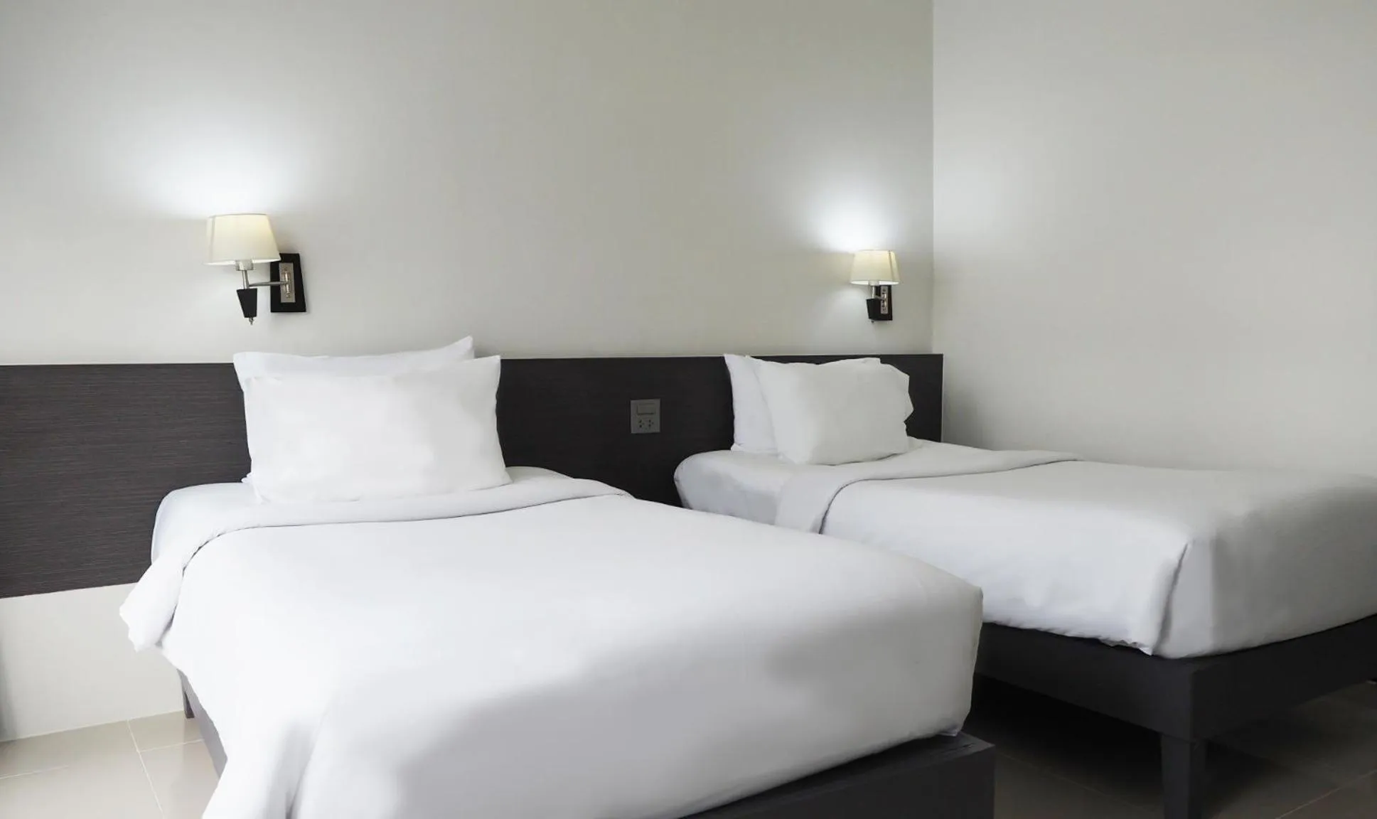 Bedroom, Bed in Pinnacle Lumpinee Park Hotel