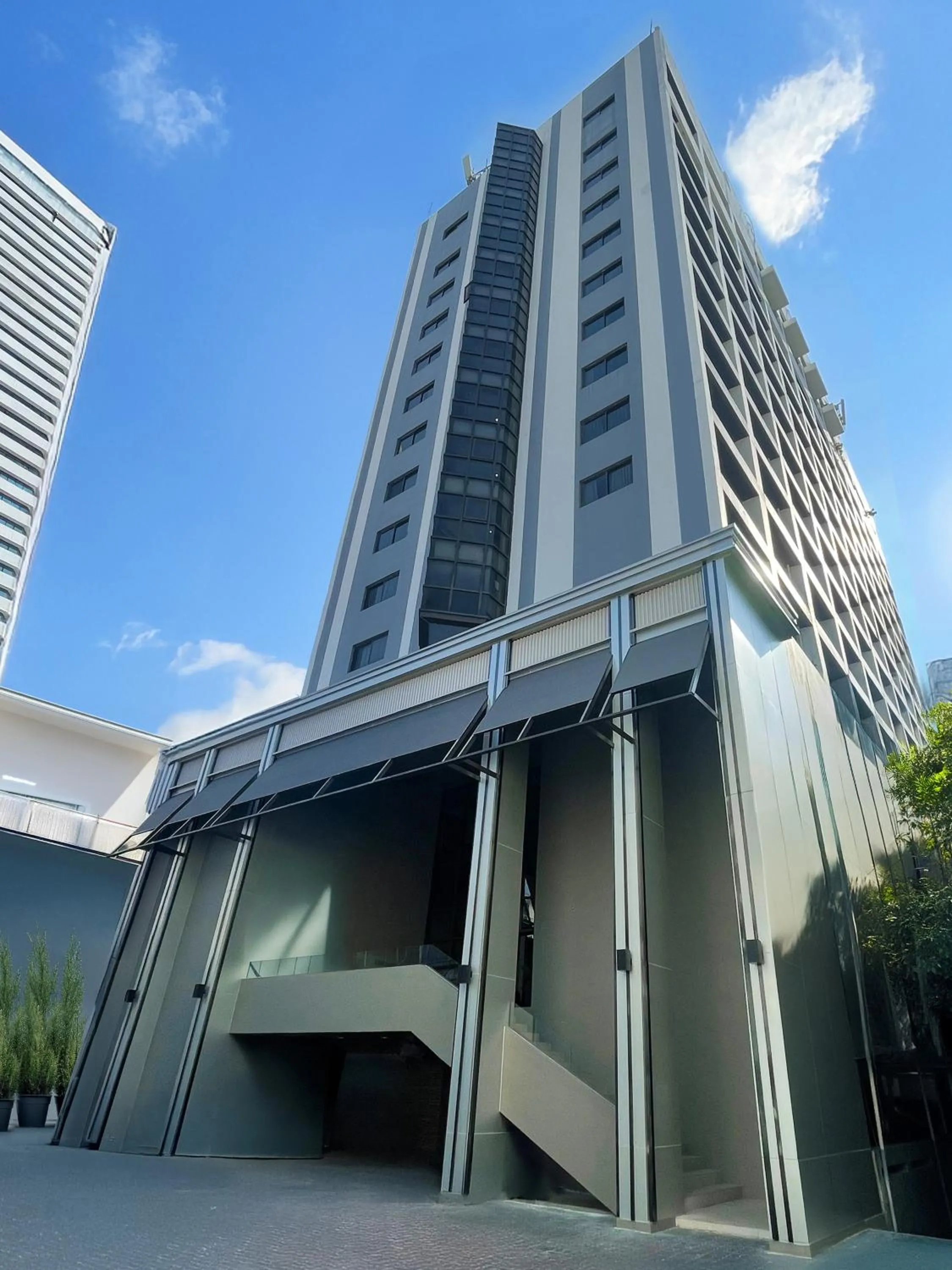 Property building in Pinnacle Lumpinee Park Hotel