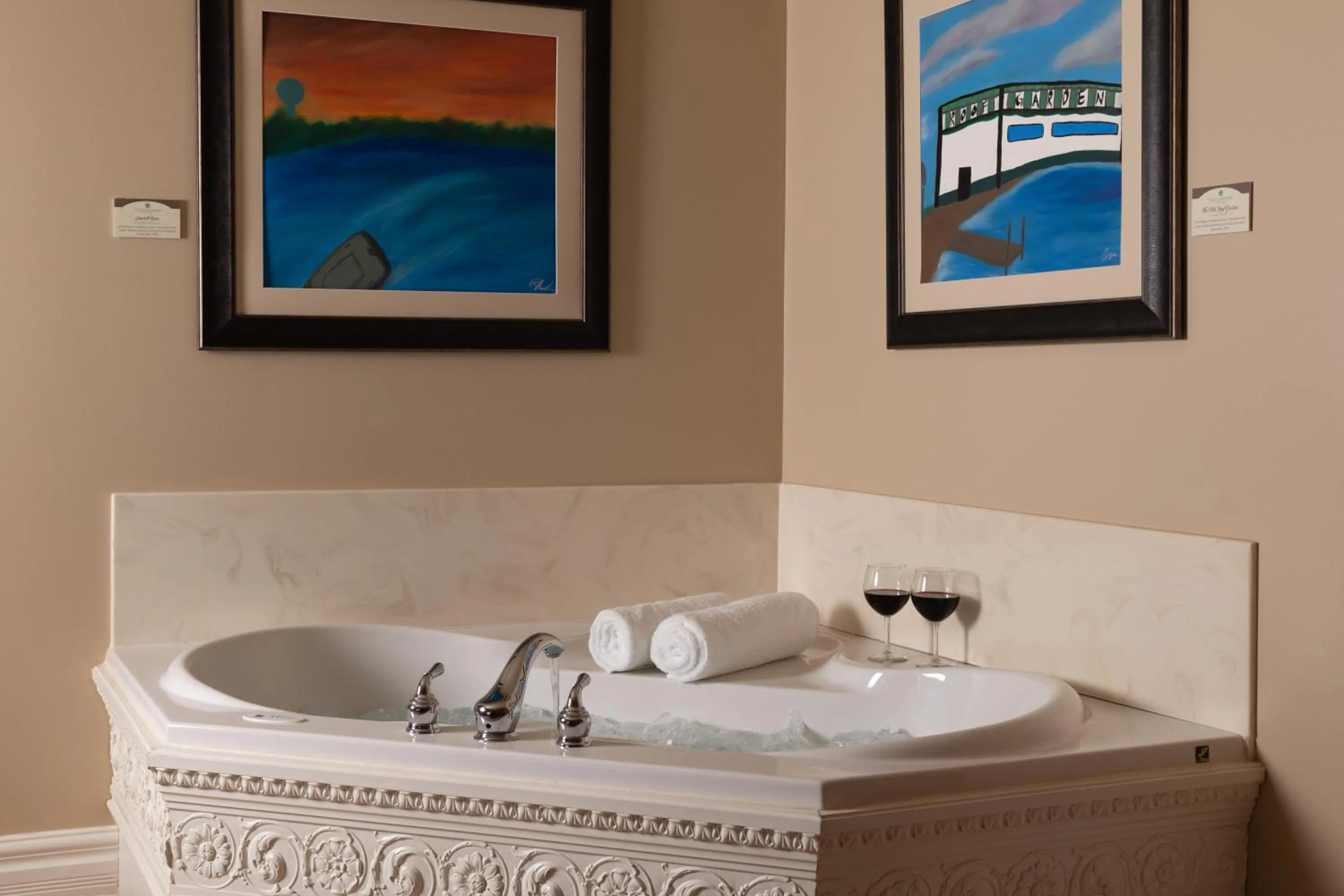 Bathroom in The Oakwood Inn Okoboji