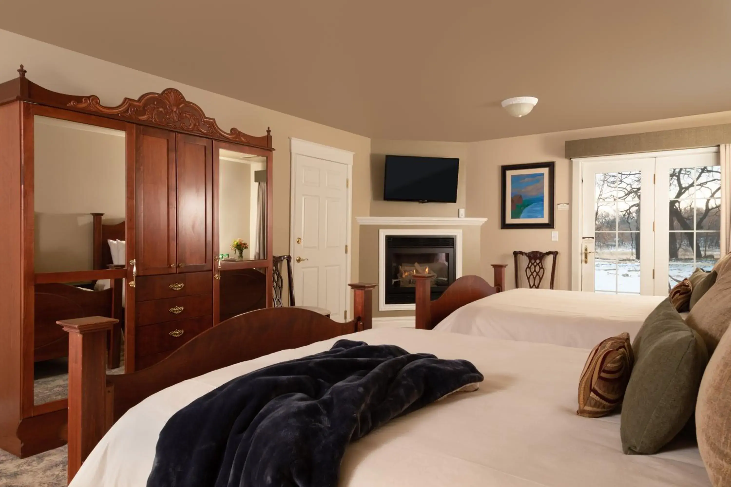 Deluxe Double Room in The Oakwood Inn Okoboji Deluxe Double Room in The Oakwood Inn Okoboji