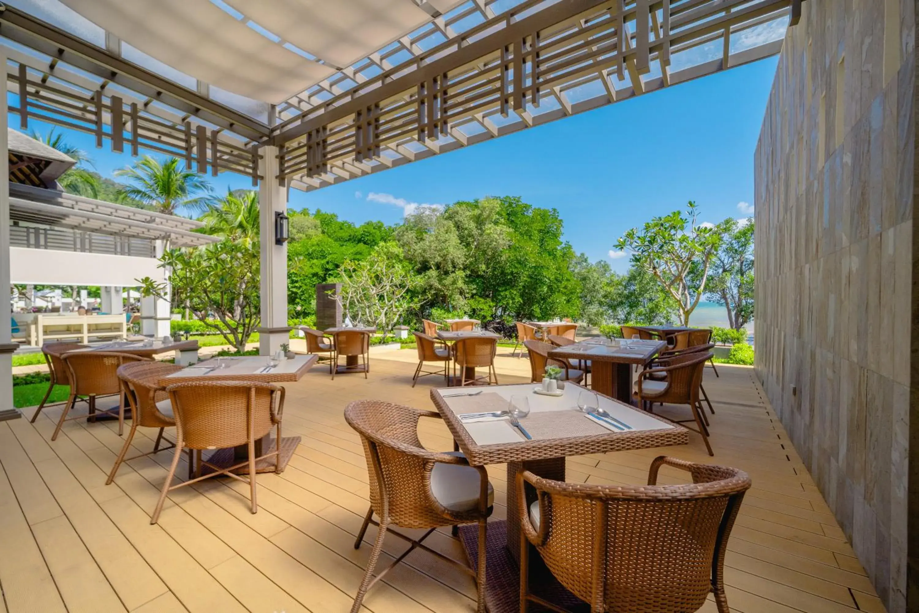 Restaurant/places to eat in Bhu Nga Thani Resort & Villas Railay Restaurant/places to eat in Bhu Nga Thani Resort & Villas Railay