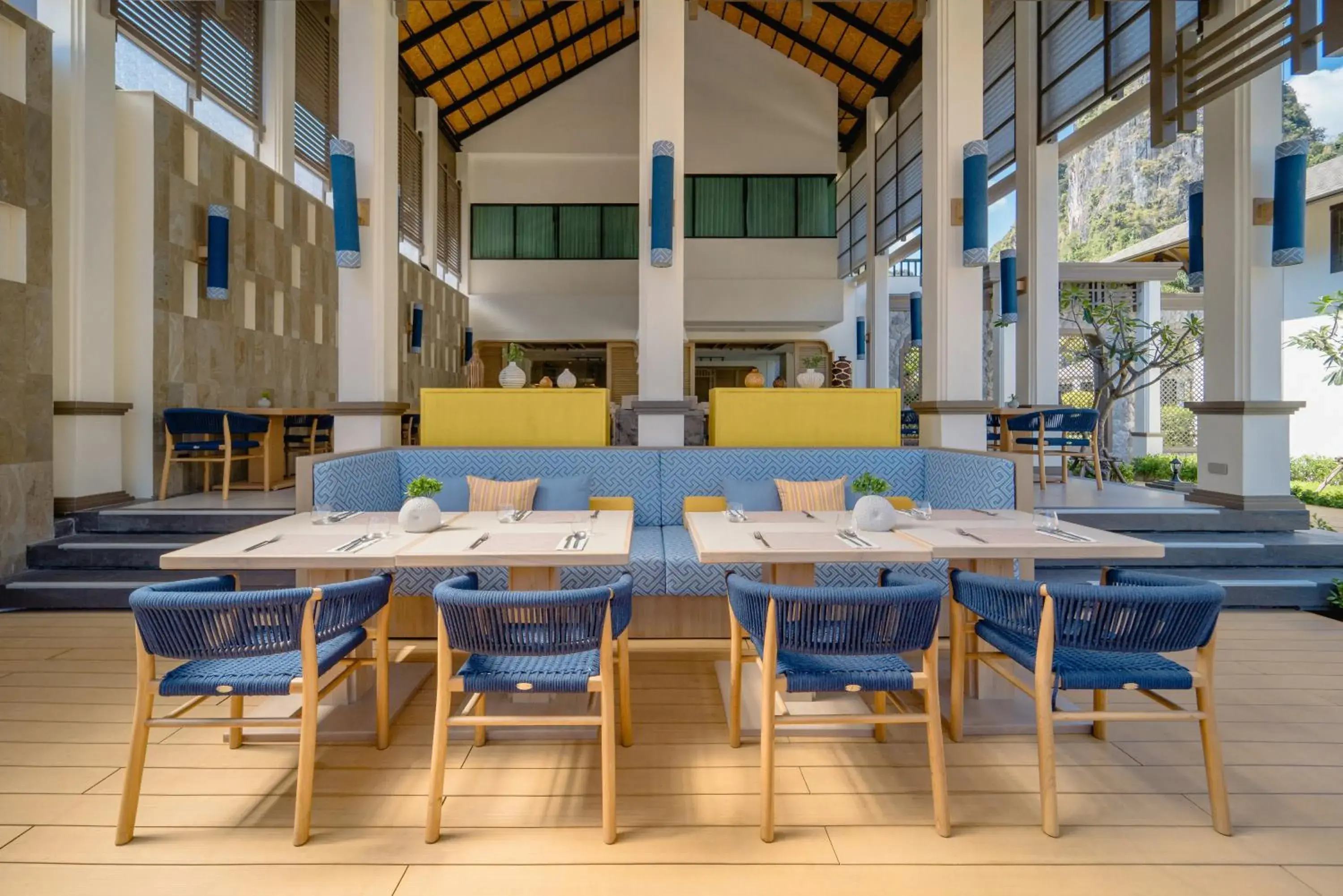 Restaurant/places to eat in Bhu Nga Thani Resort & Villas Railay Restaurant/places to eat in Bhu Nga Thani Resort & Villas Railay