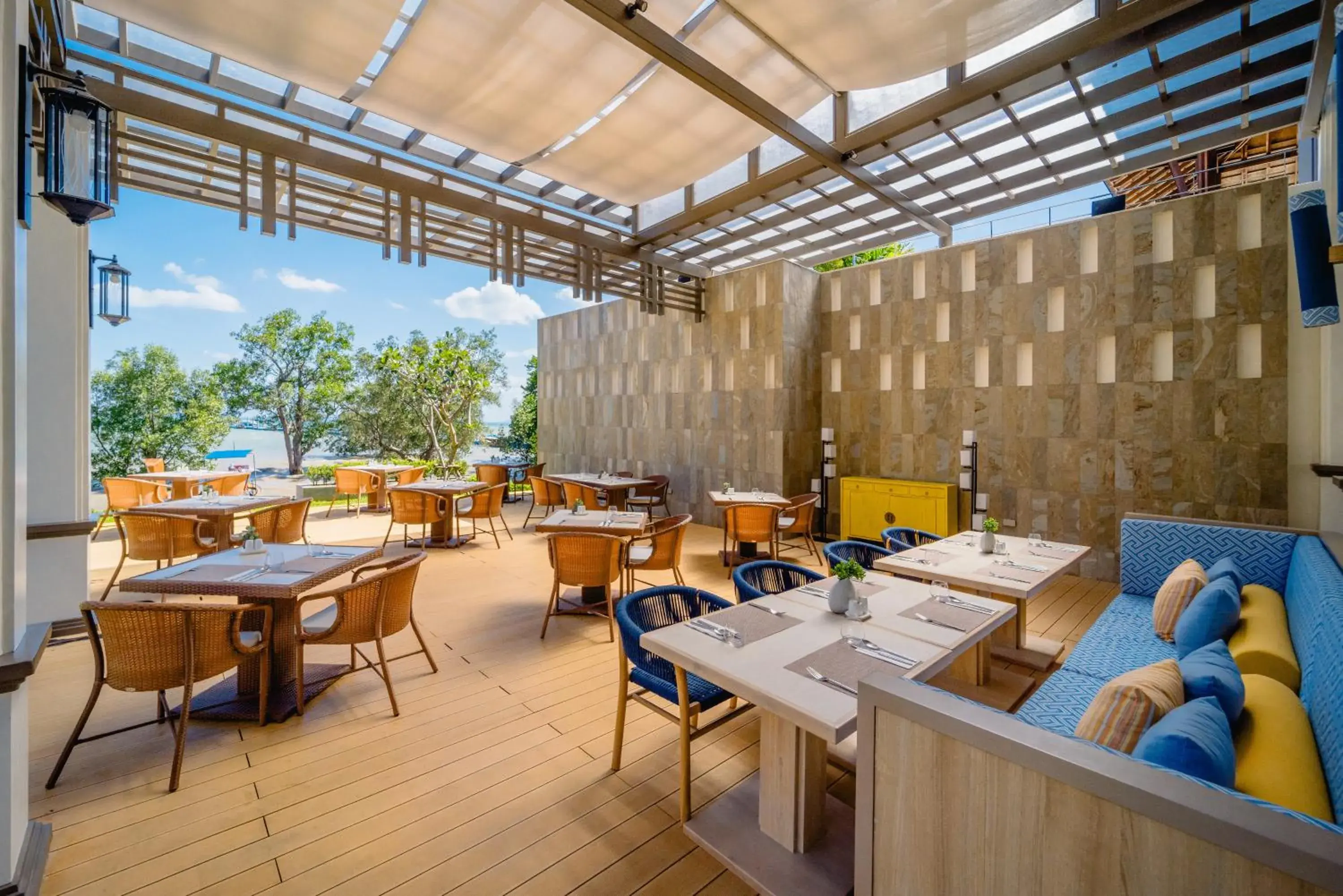 Restaurant/places to eat in Bhu Nga Thani Resort & Villas Railay Restaurant/places to eat in Bhu Nga Thani Resort & Villas Railay