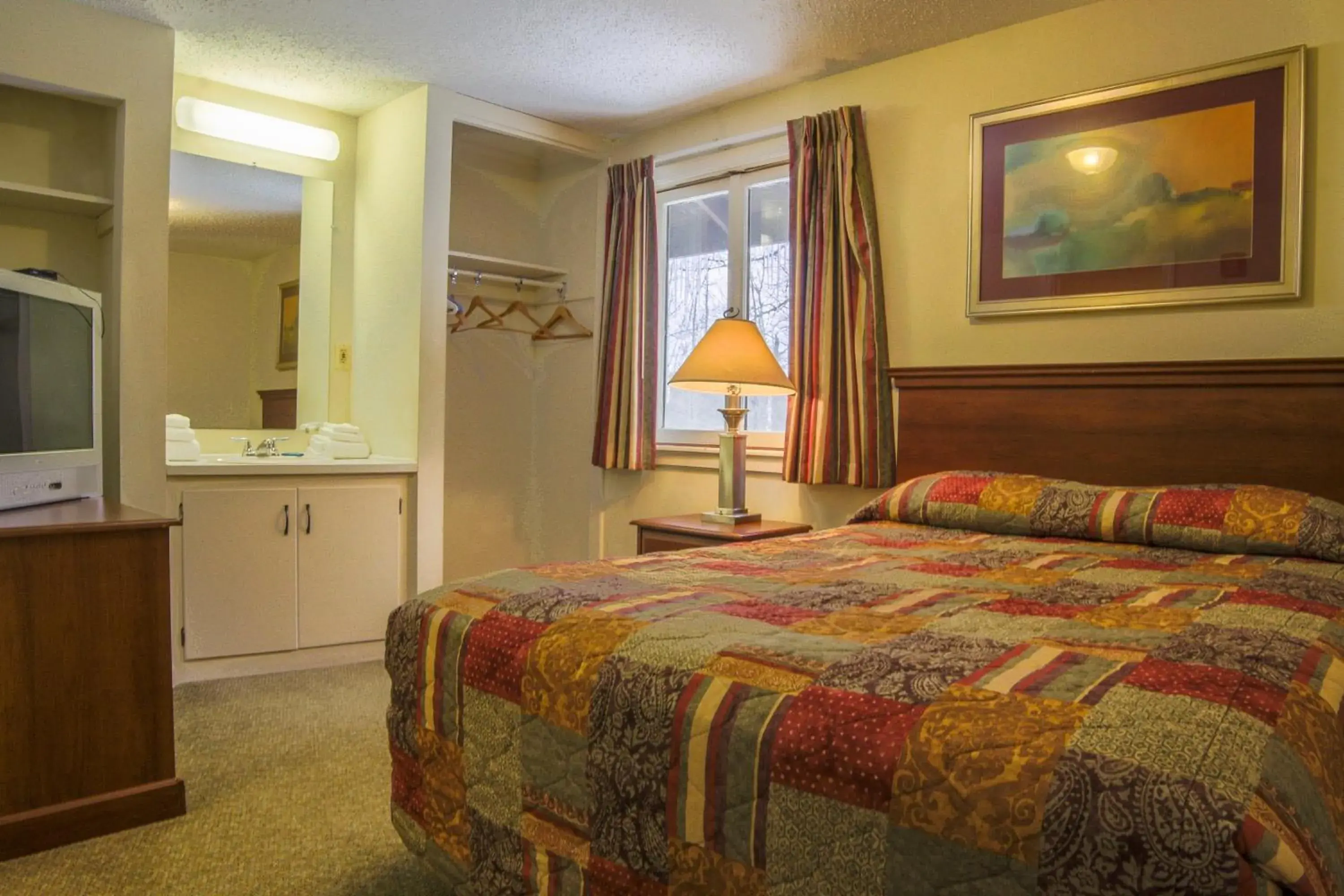 Deluxe Queen Room with Two Queen Beds in The Upper Pass Lodge Deluxe Queen Room with Two Queen Beds in The Upper Pass Lodge