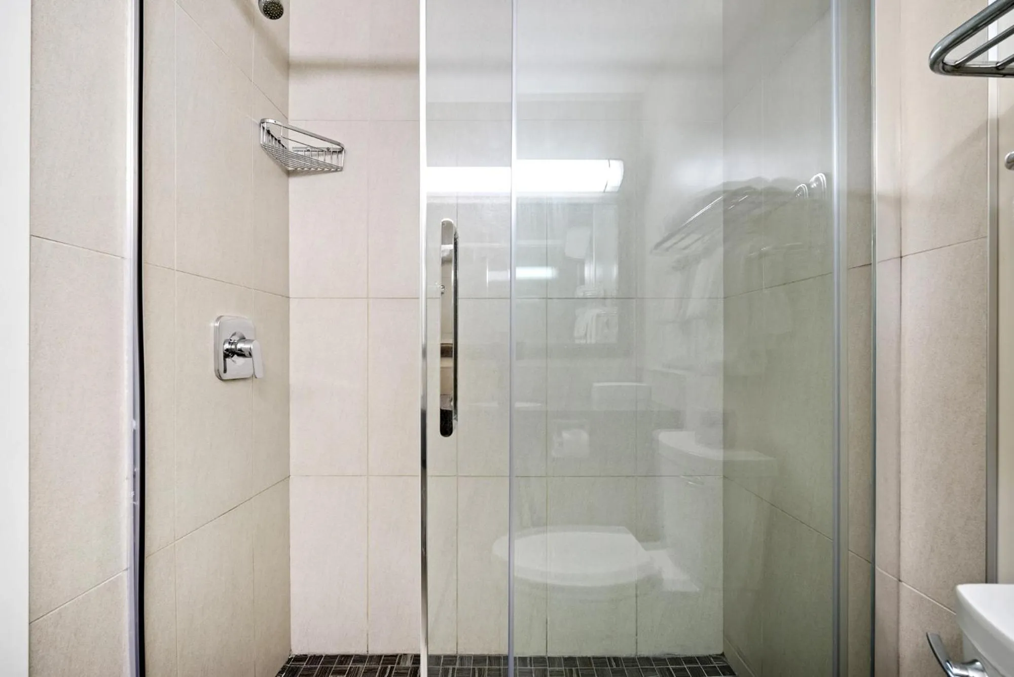 Guest House Inn & Suites