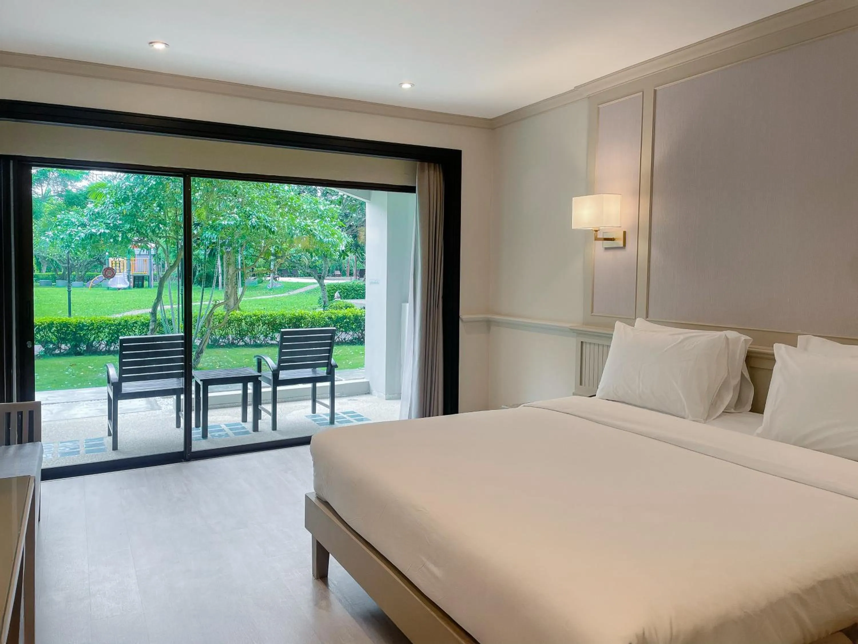 Bed in Pinnacle Grand Jomtien Resort and Beach Club