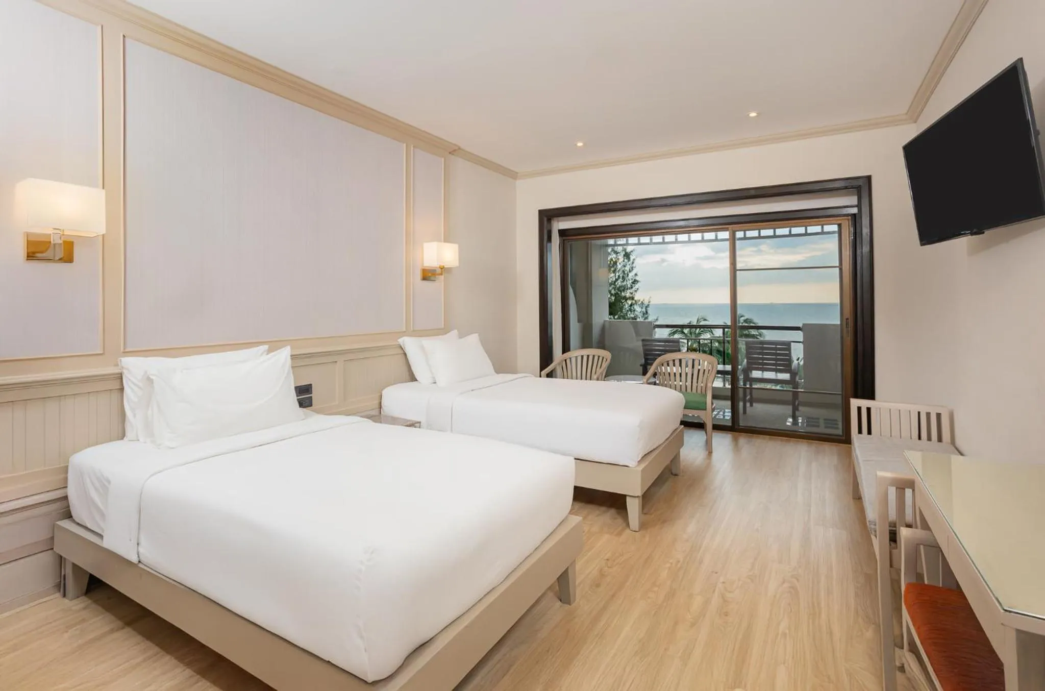 Bedroom, Bed in Pinnacle Grand Jomtien Resort and Beach Club
