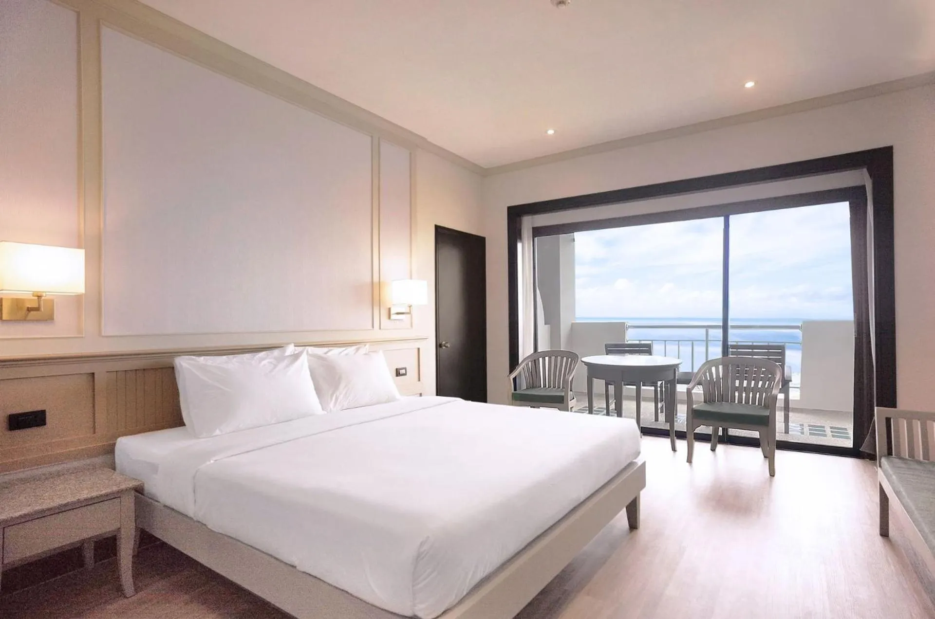 Bedroom, Bed in Pinnacle Grand Jomtien Resort and Beach Club