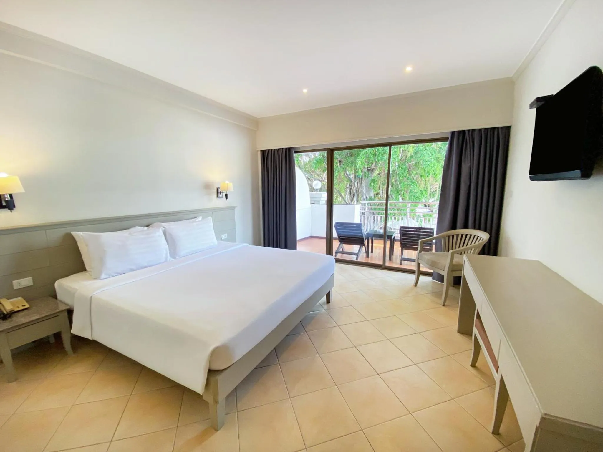 Bedroom, Bed in Pinnacle Grand Jomtien Resort and Beach Club