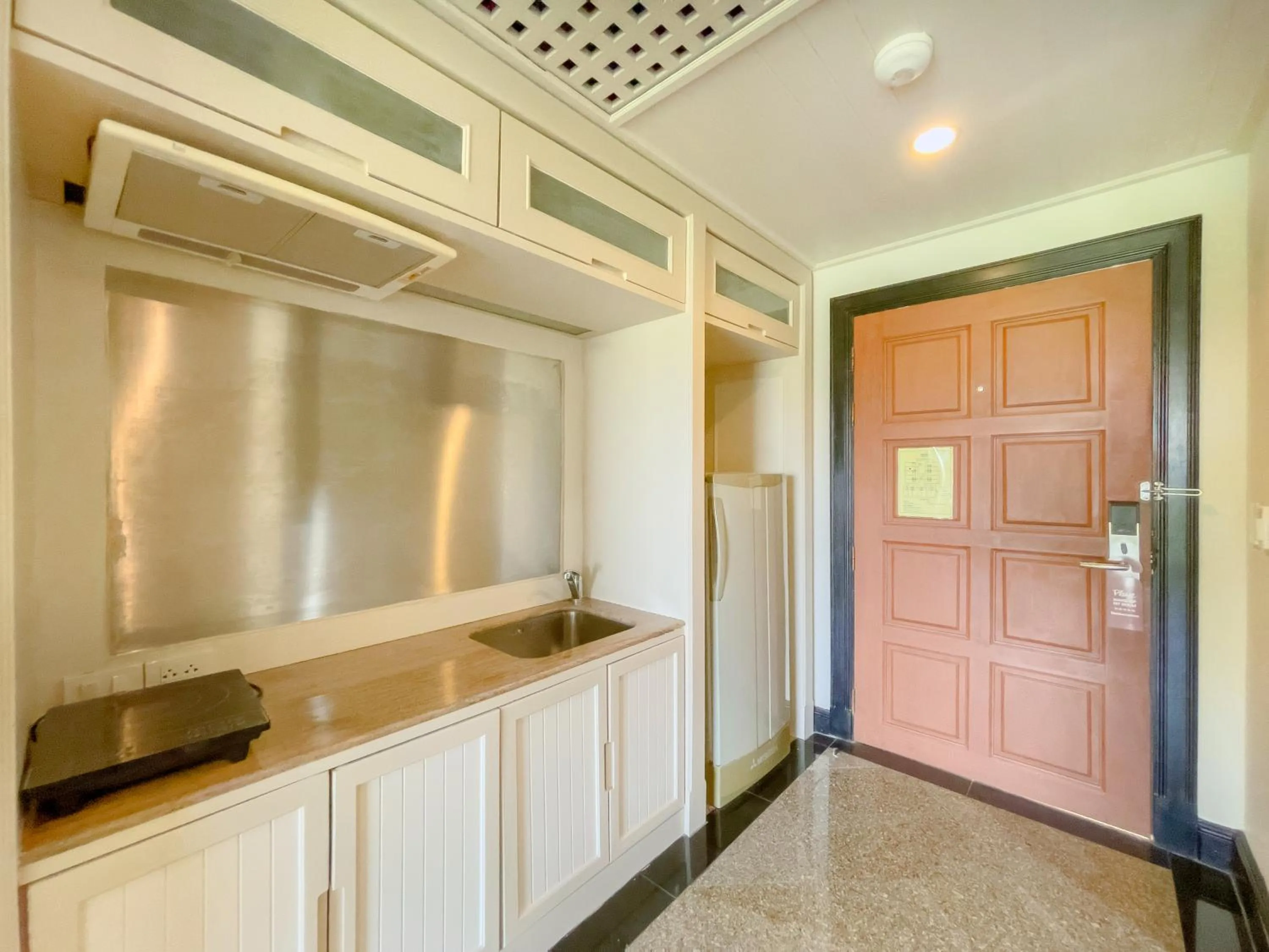 Kitchen or kitchenette in Pinnacle Grand Jomtien Resort and Beach Club