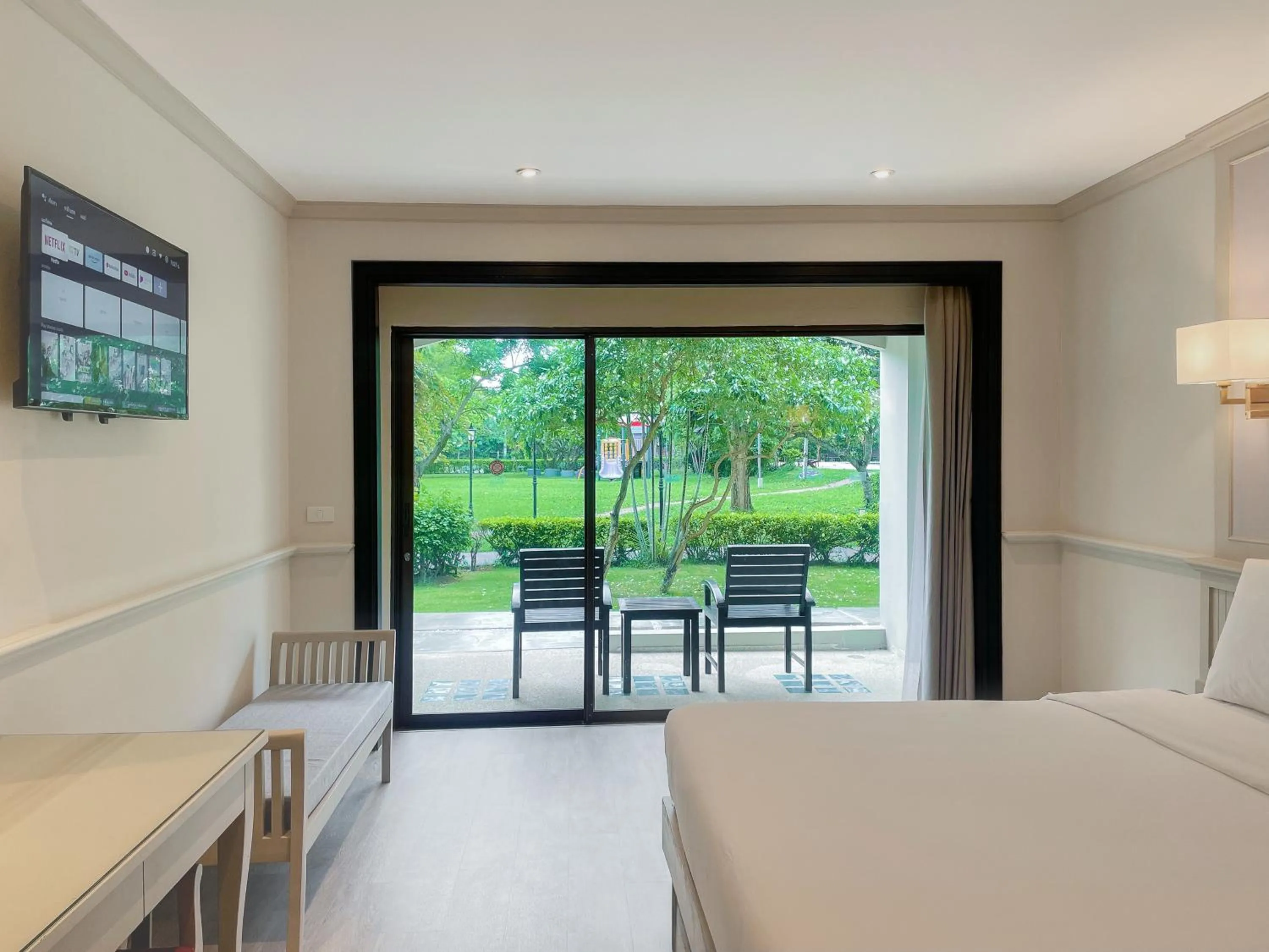 Bedroom, Bed in Pinnacle Grand Jomtien Resort and Beach Club