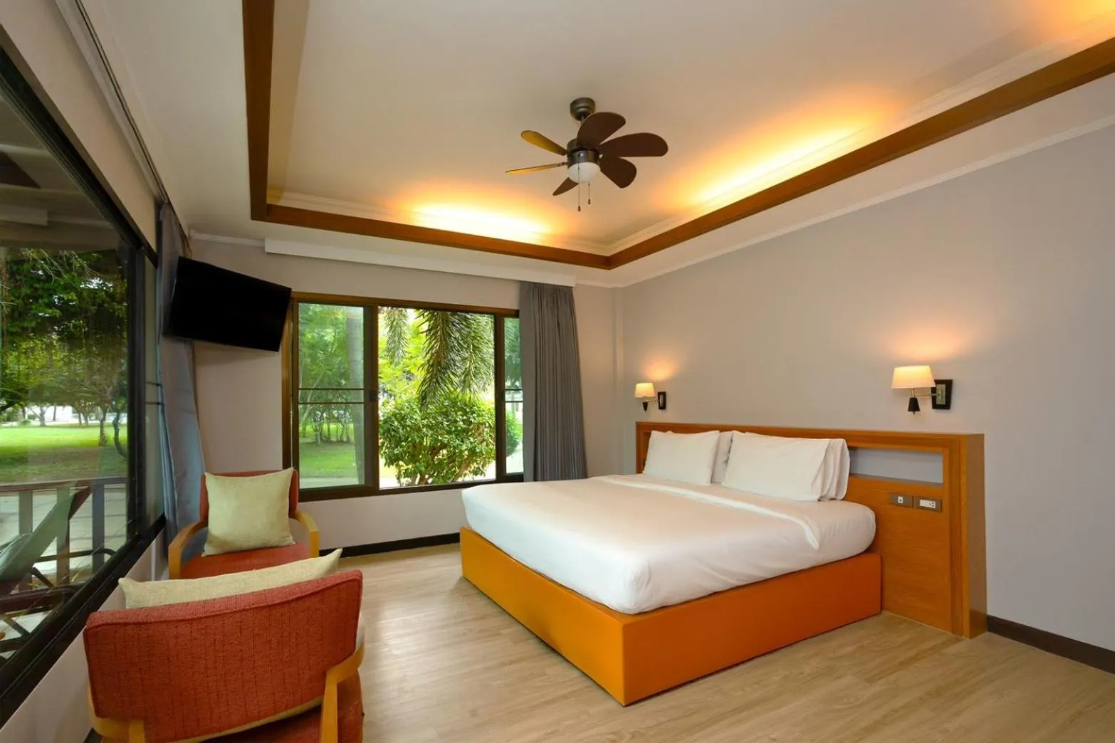 Bed in Pinnacle Grand Jomtien Resort and Beach Club