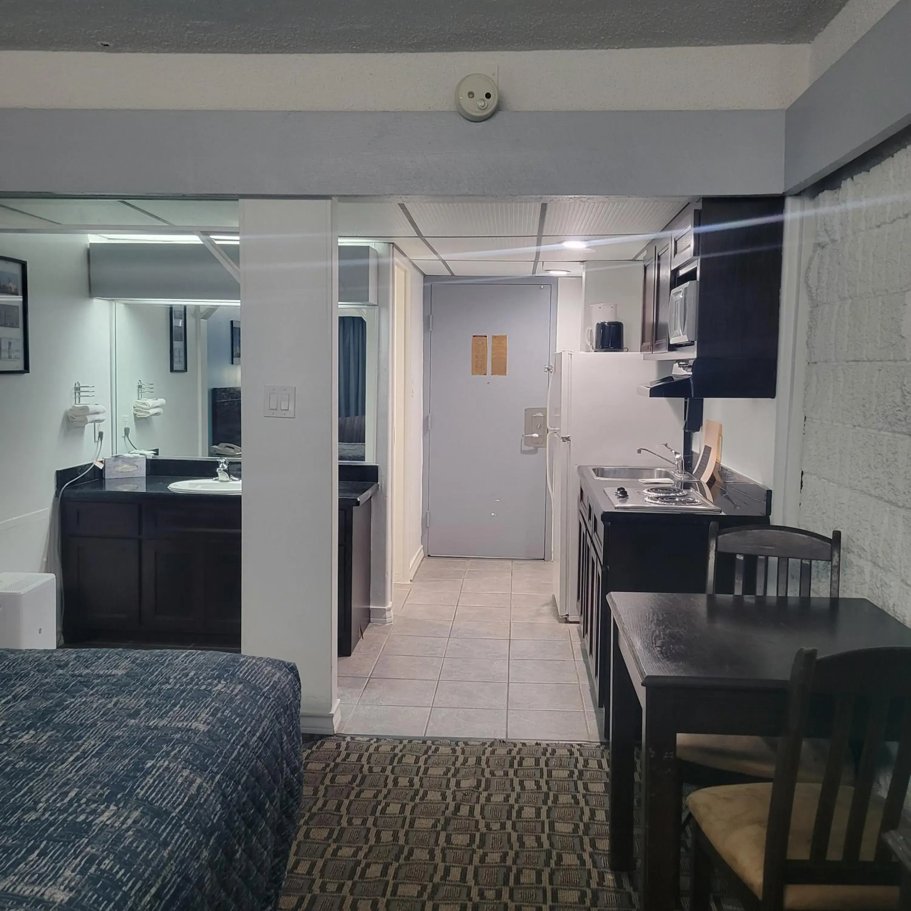 Kitchen or kitchenette, Bed in Padre South Hotel On The Beach Kitchen or kitchenette, Bed in Padre South Hotel On The Beach