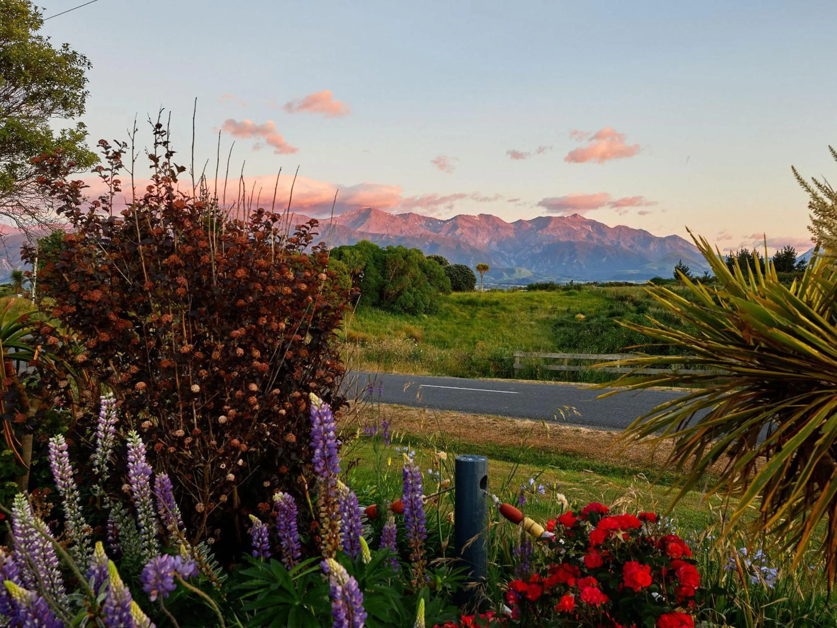 Mountain view in Barnacle Bills