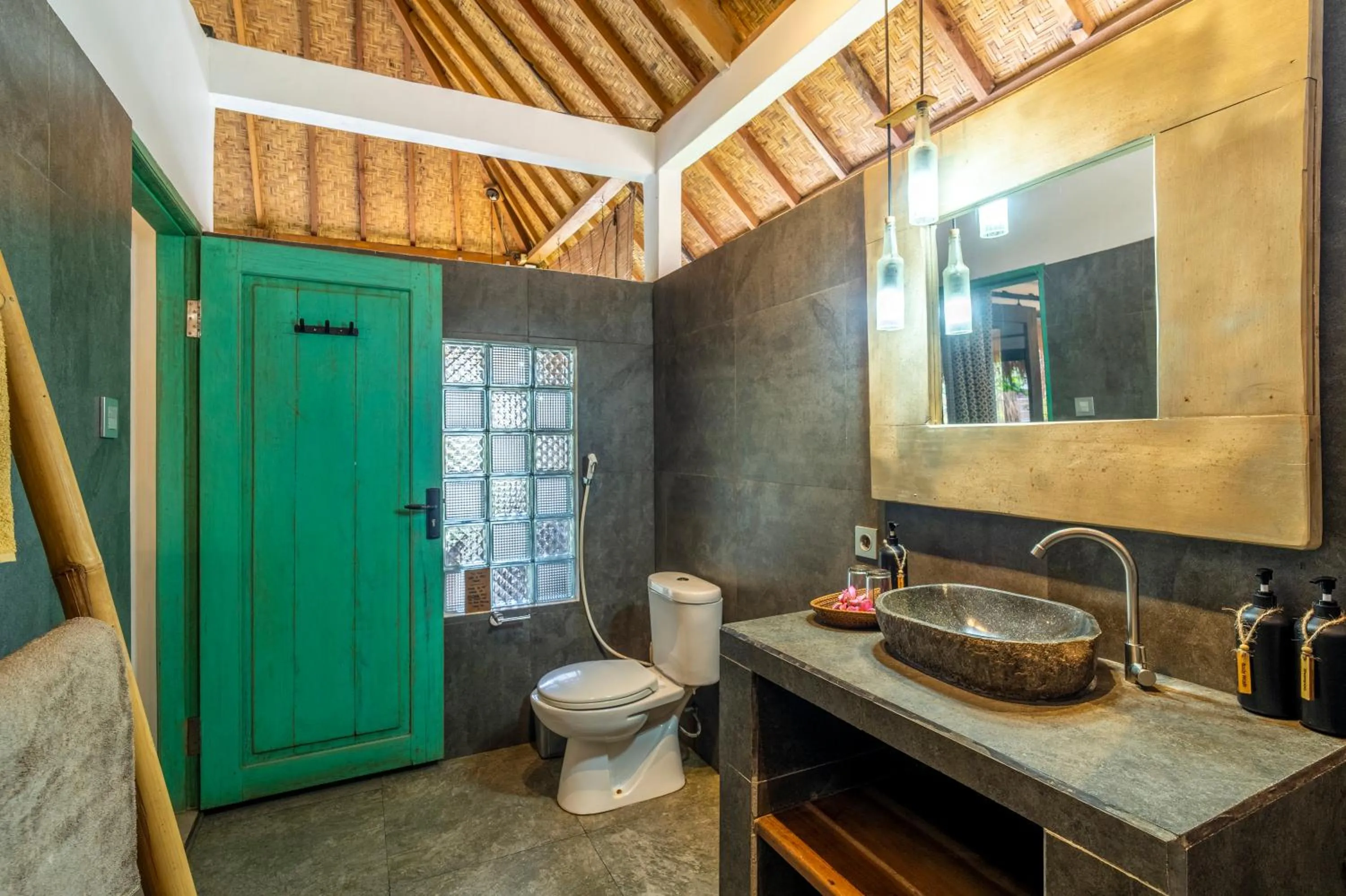 Toilet in Breathe Villa Meno