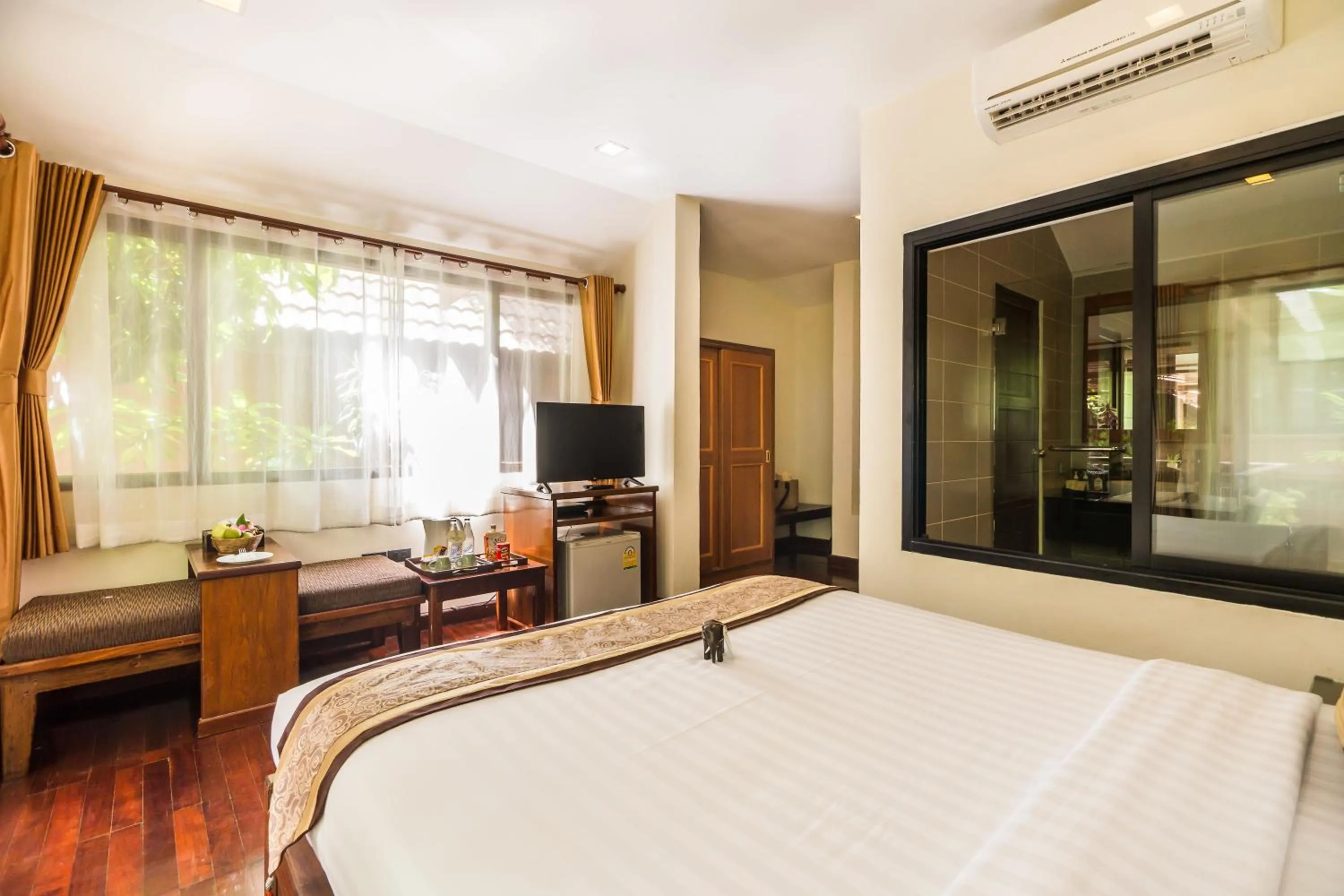 Bed in Samui Paradise Chaweng Beach Resort