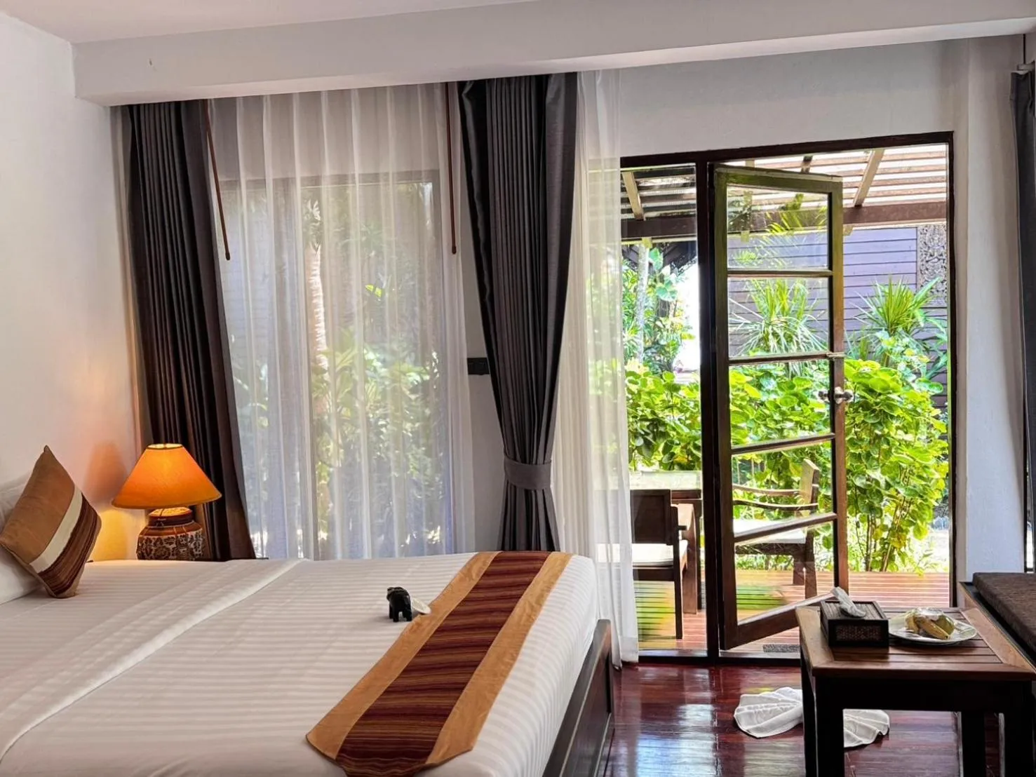 Bed in Samui Paradise Chaweng Beach Resort