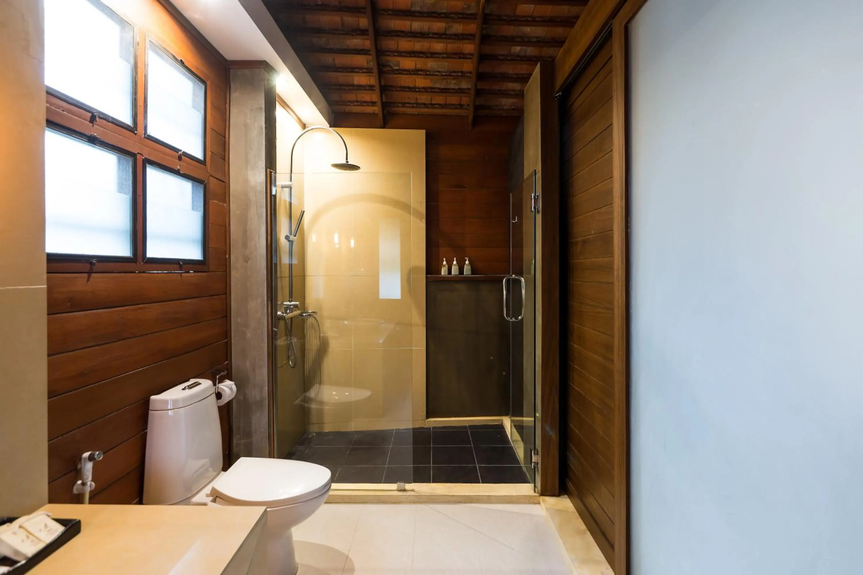 Shower in Samui Paradise Chaweng Beach Resort