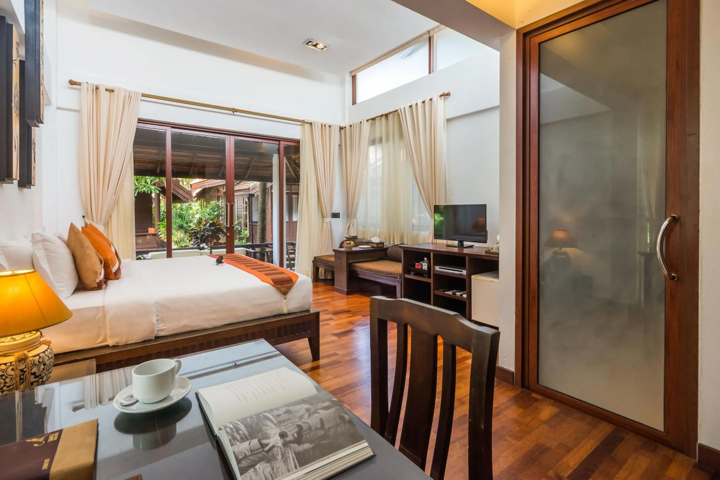 Bed in Samui Paradise Chaweng Beach Resort