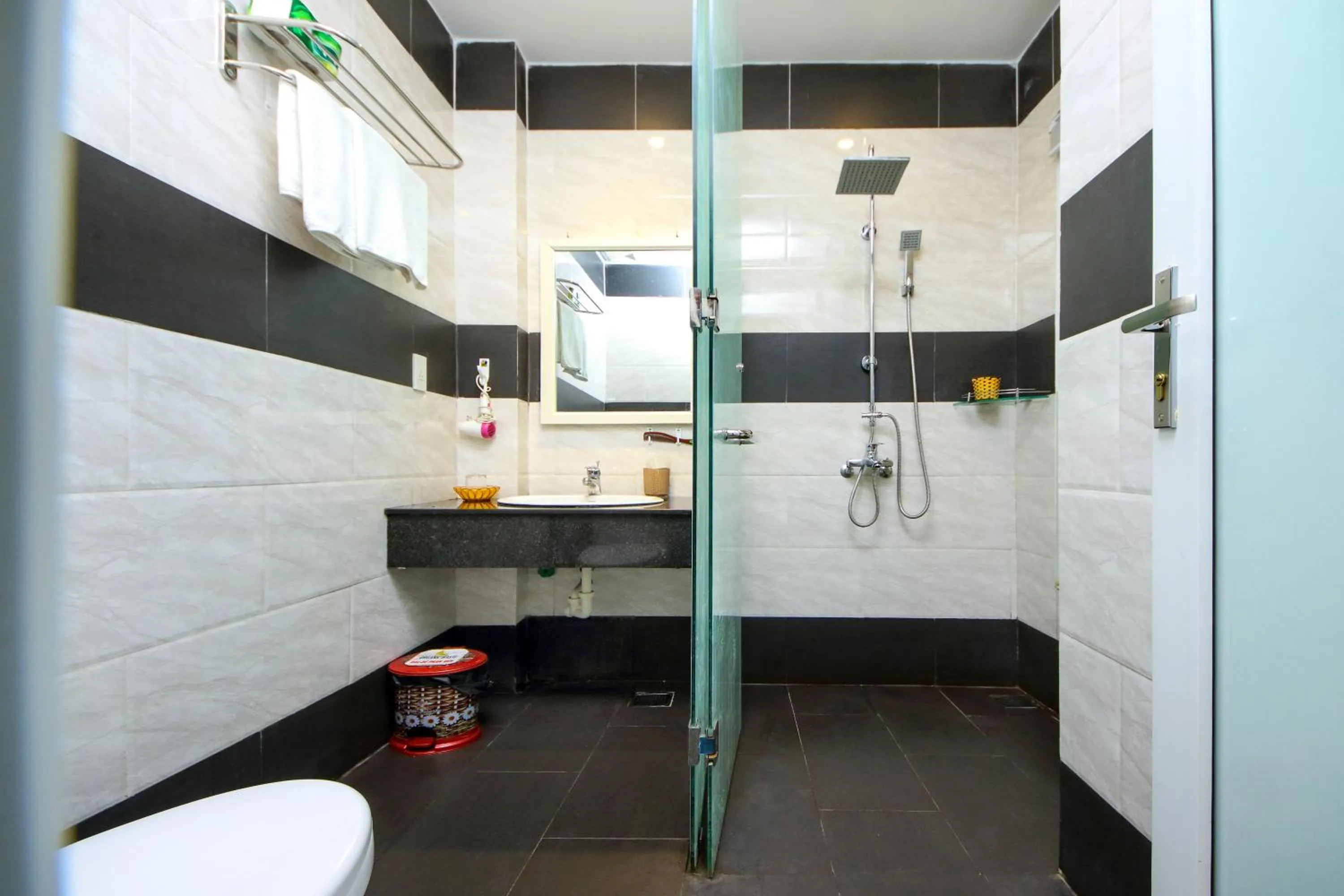 Bathroom in Flame Flowers Homestay