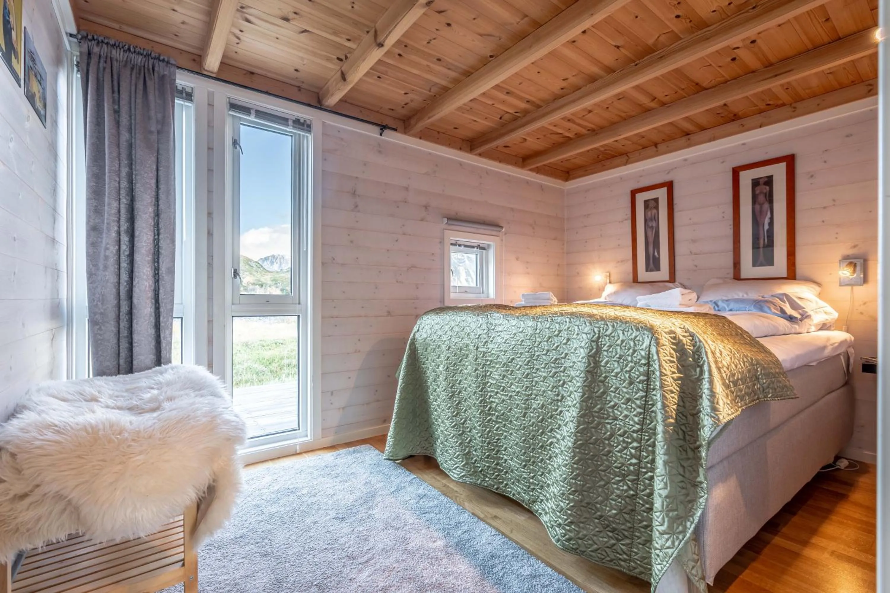 Bedroom, Bed in Lofoten Links Lodges