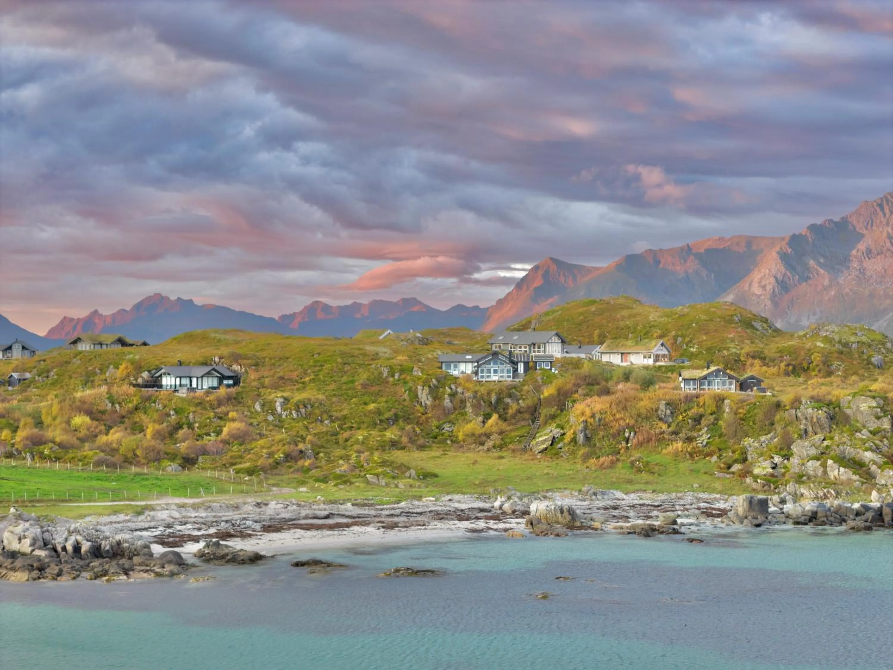 Mountain view in Lofoten Links Lodges