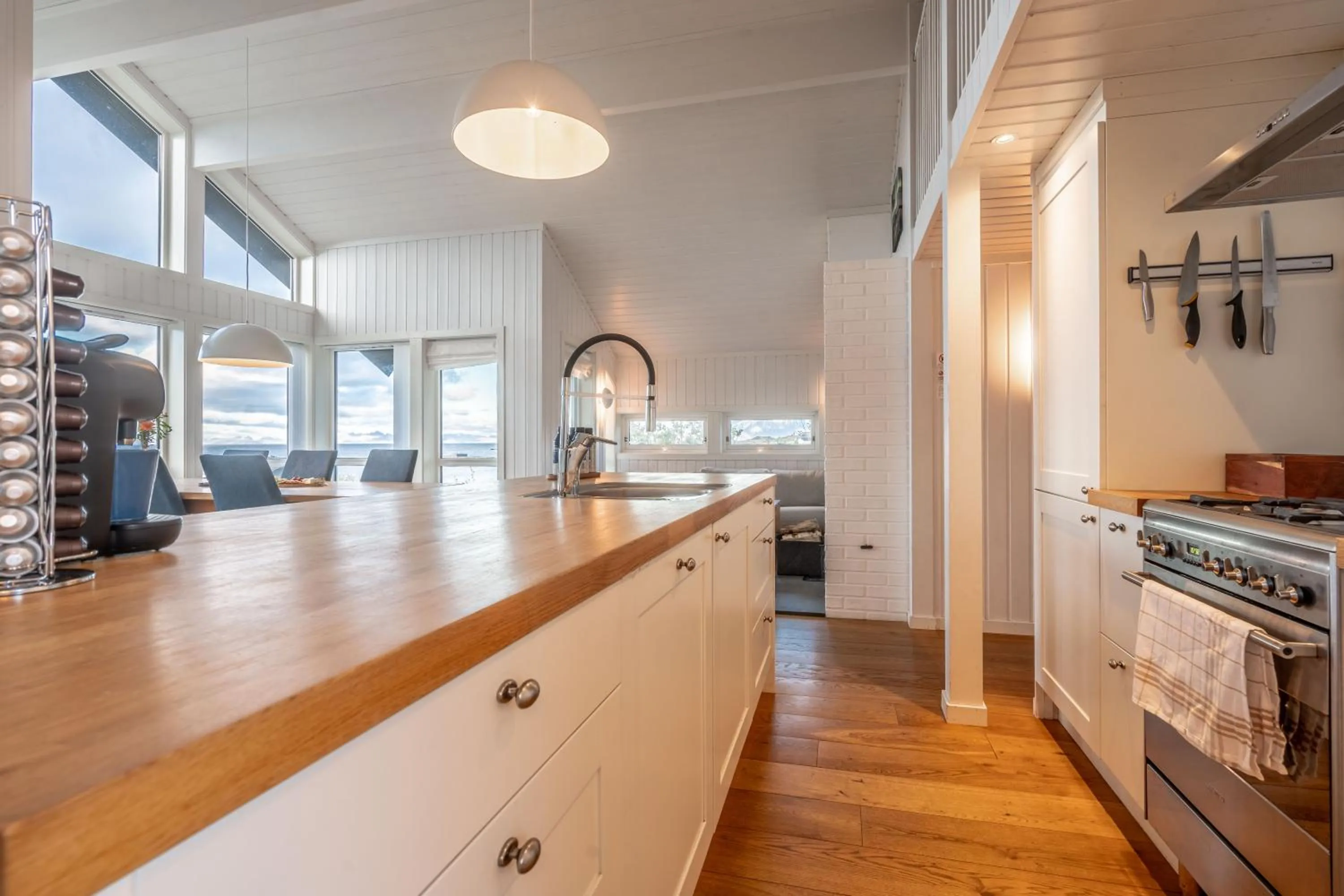 Kitchen or kitchenette in Lofoten Links Lodges