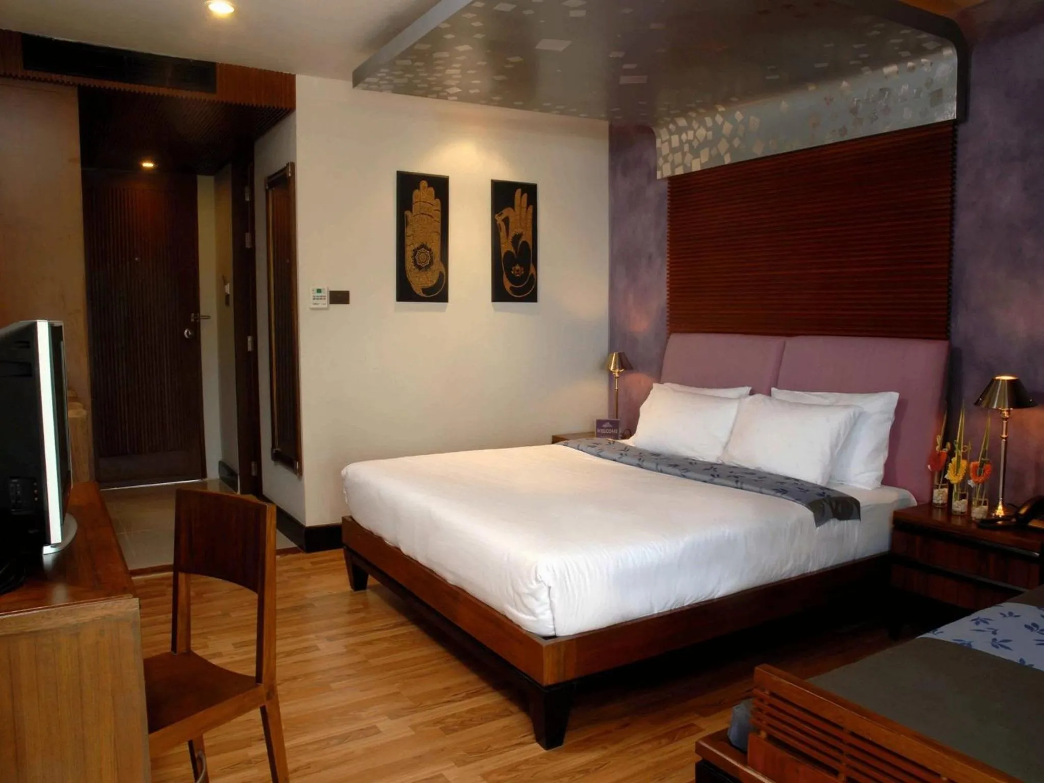 Photo of the whole room, Bed in Weekender Resort