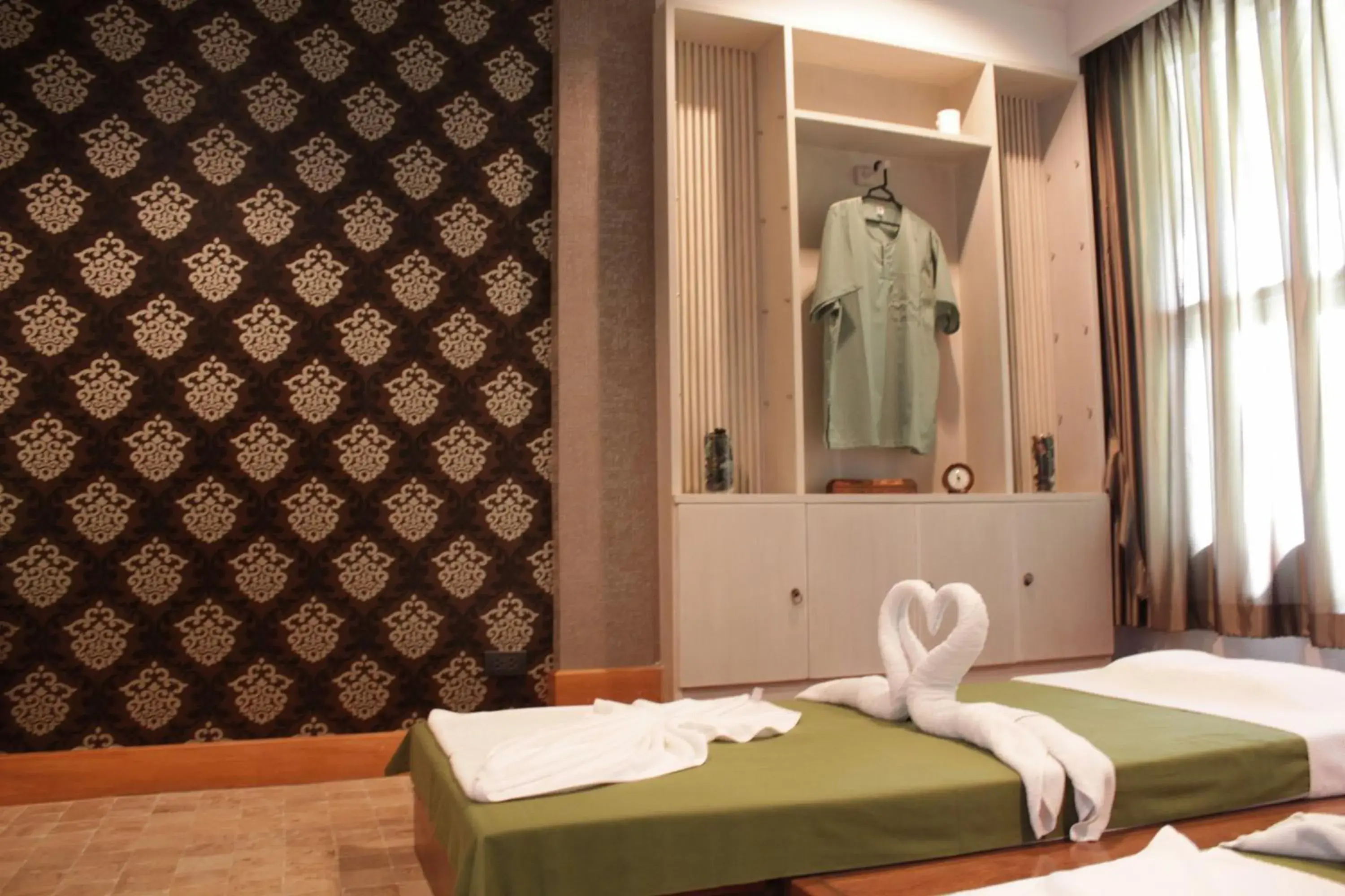 Spa and wellness centre/facilities, Bed in Weekender Resort Spa and wellness centre/facilities, Bed in Weekender Resort