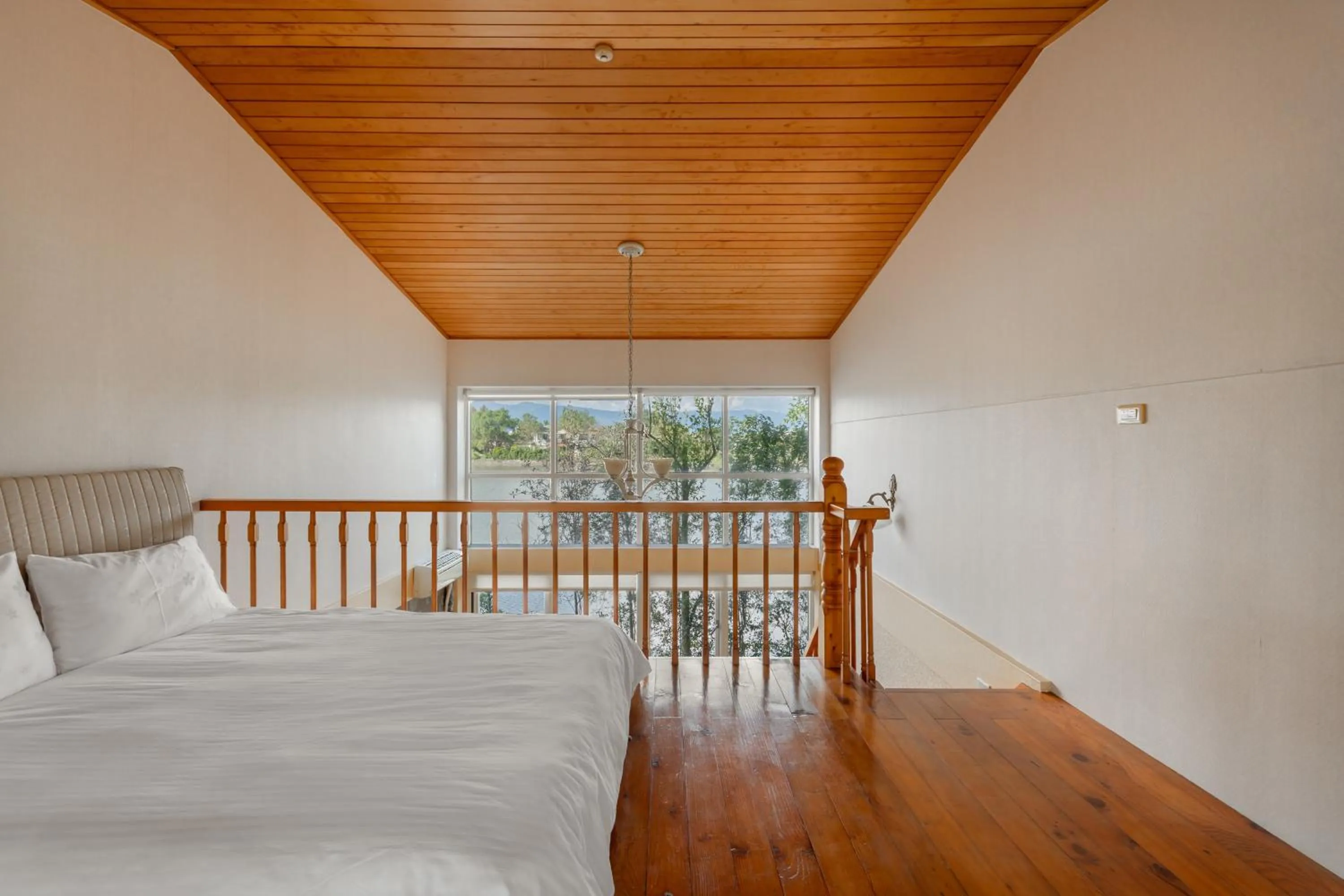 Photo of the whole room, Bed in Green Forest Villa