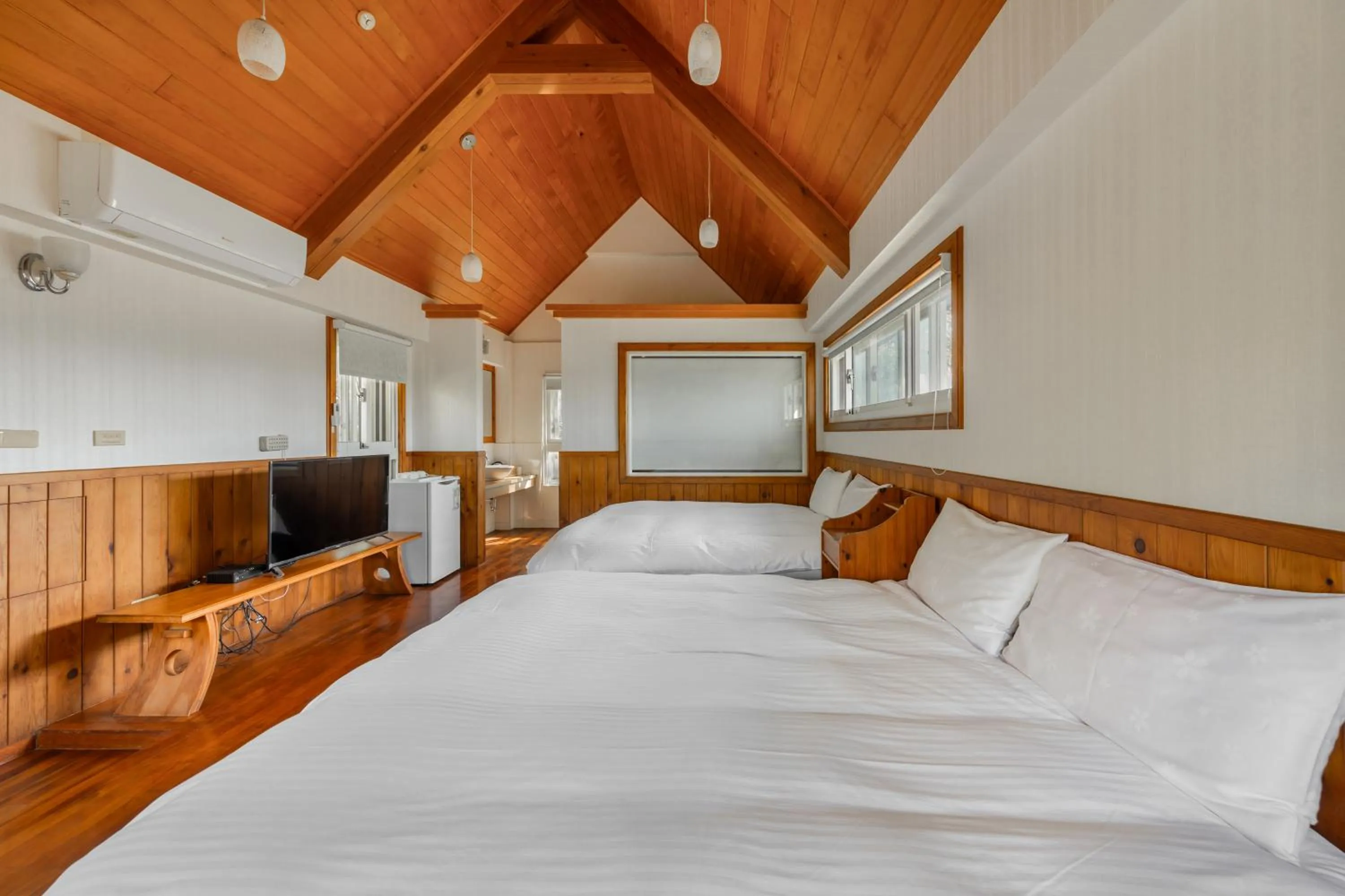 Photo of the whole room, Bed in Green Forest Villa