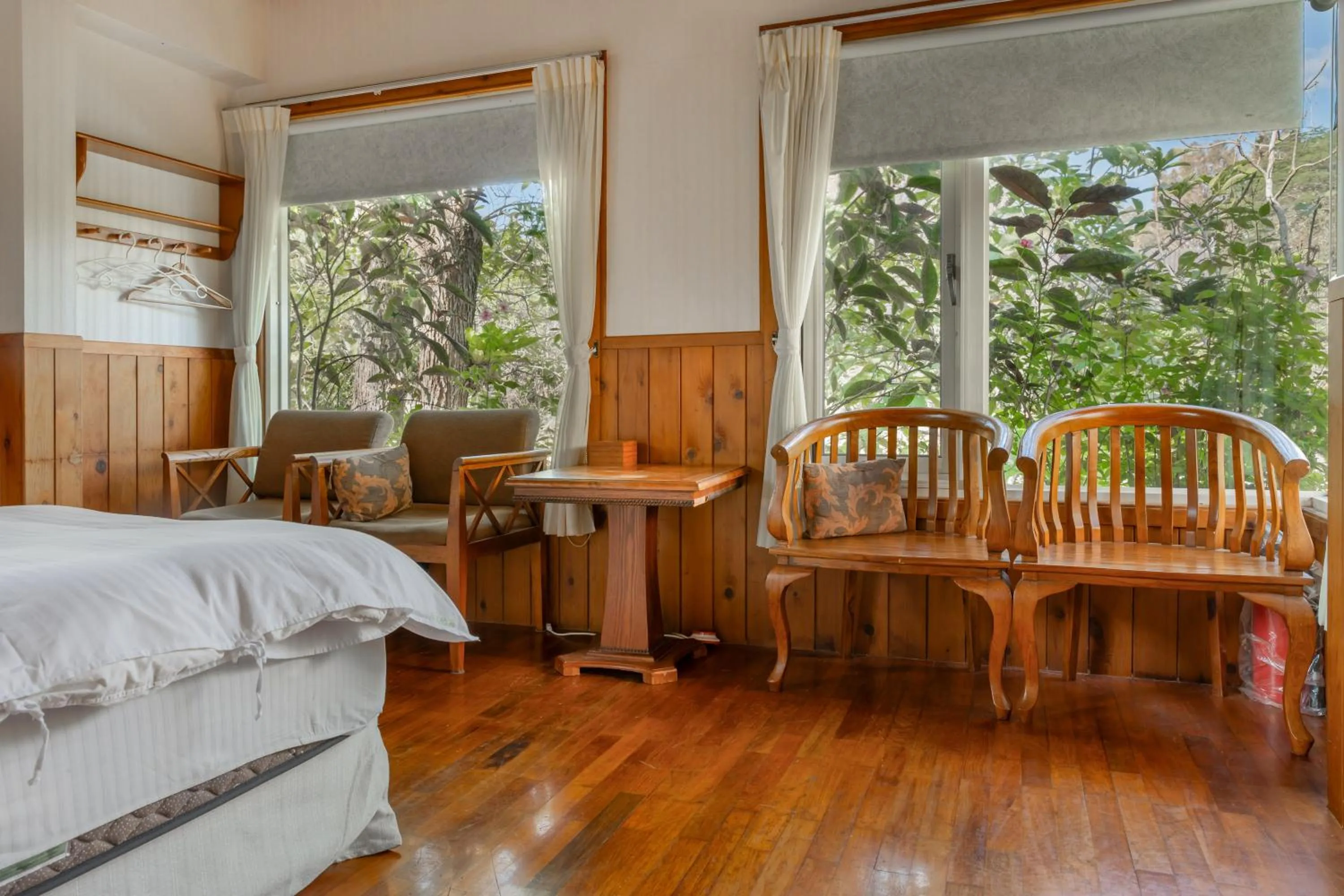 Seating area, Bed in Green Forest Villa