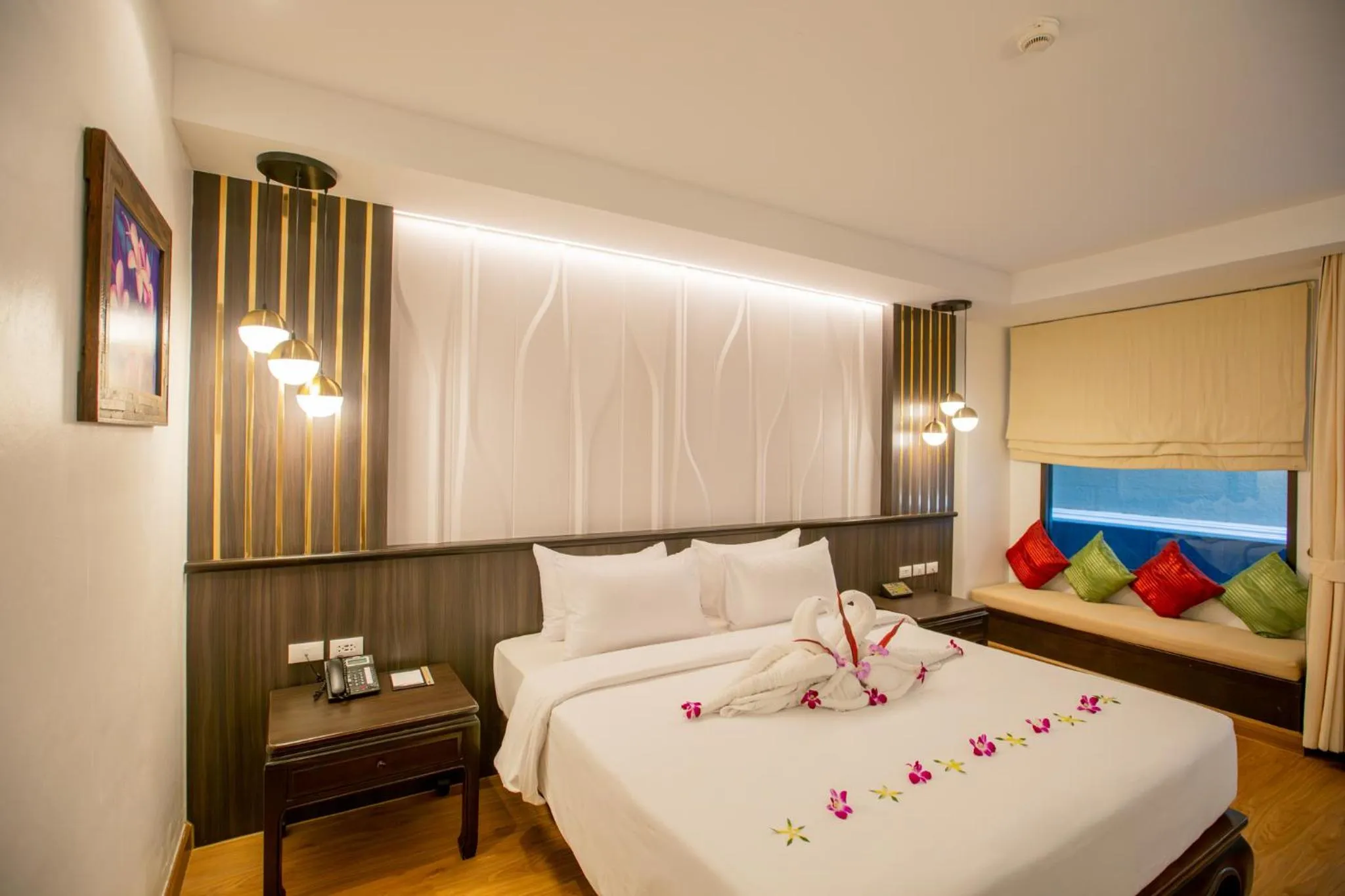 Photo of the whole room, Bed in Nipa Resort, Patong Beach