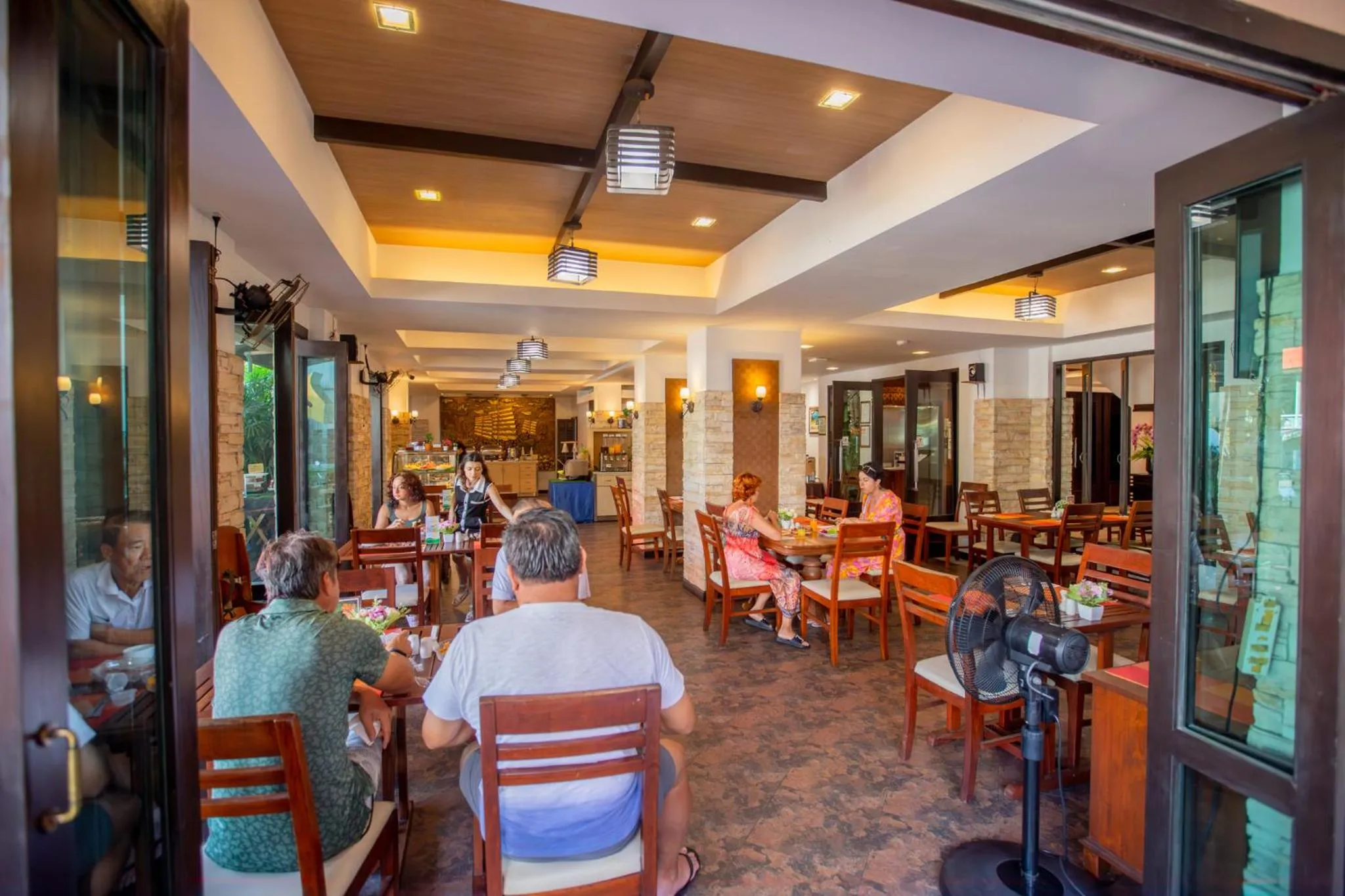 Restaurant/places to eat in Nipa Resort, Patong Beach