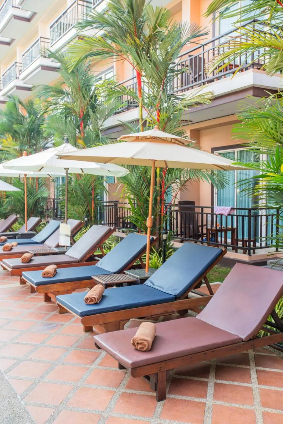 Swimming pool in Nipa Resort, Patong Beach