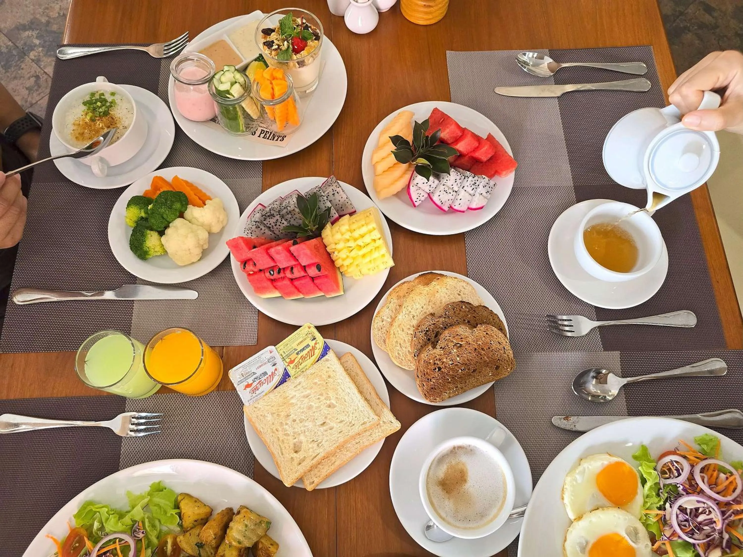 Restaurant/places to eat in Nipa Resort, Patong Beach