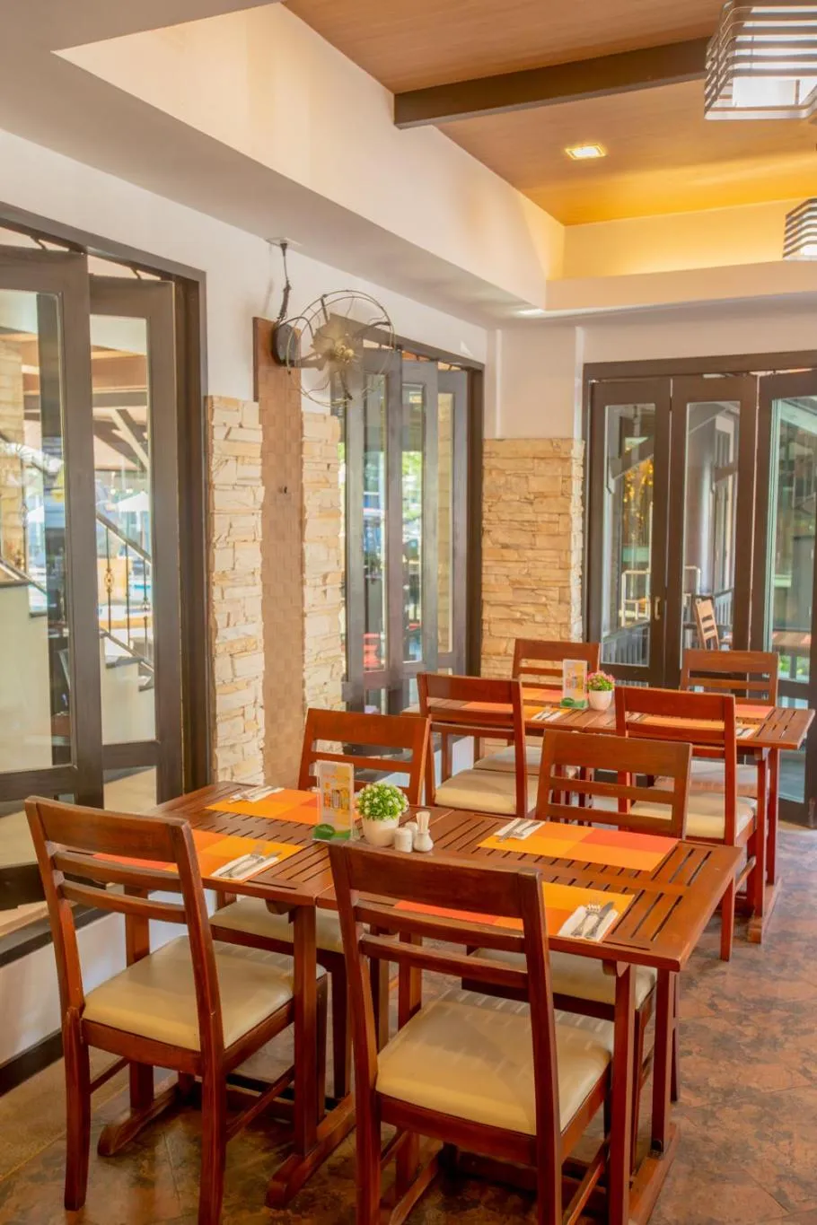 Restaurant/places to eat in Nipa Resort, Patong Beach