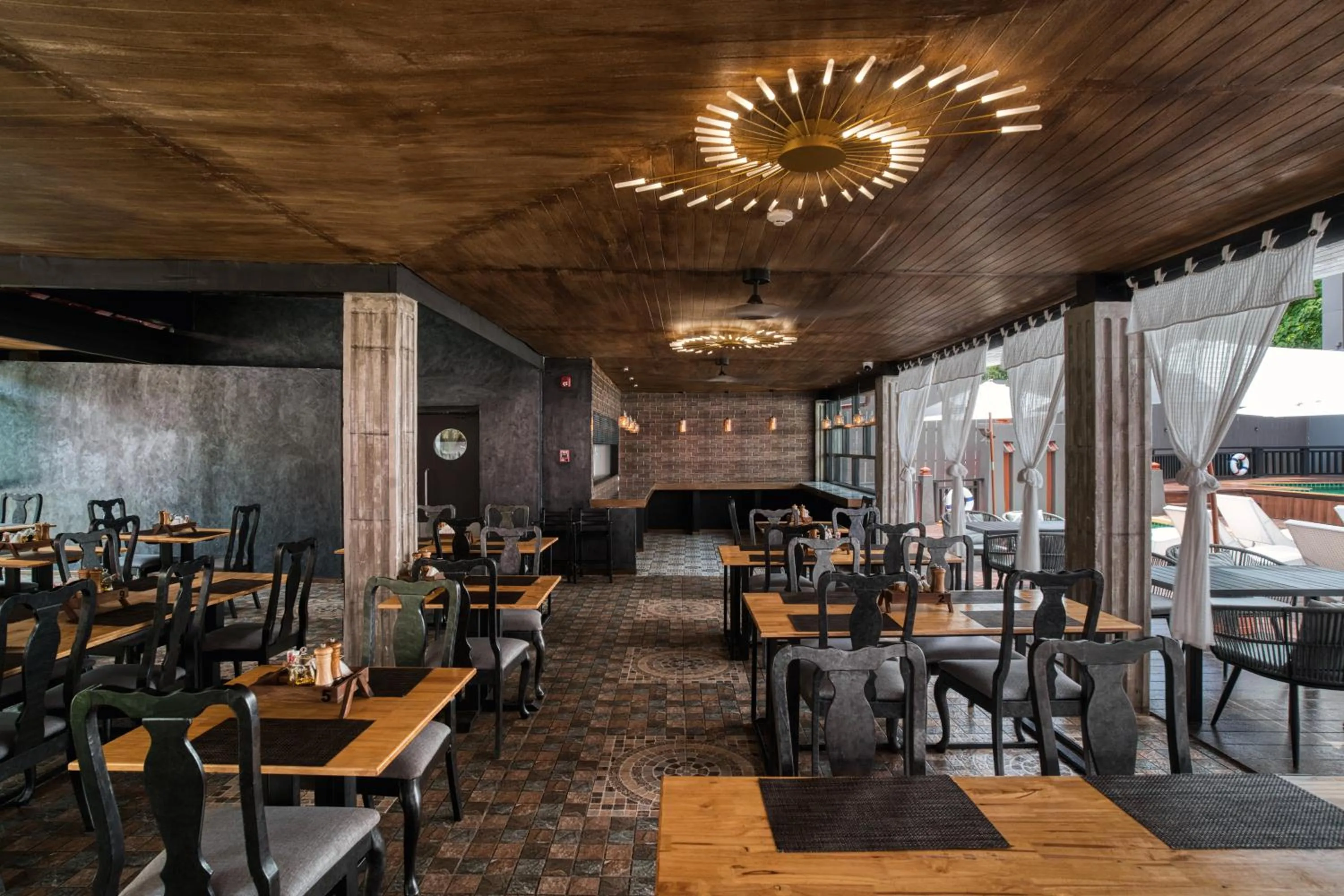 Restaurant/places to eat in Tuana Hotels The Phulin Resort