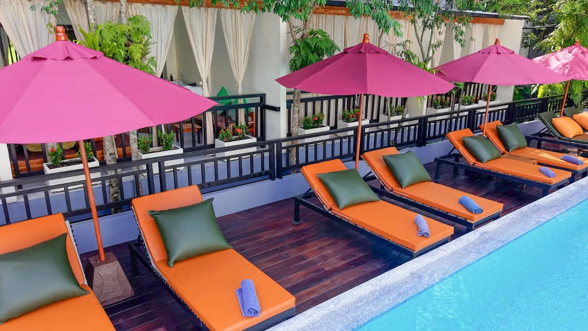 Swimming pool in Phuvaree Resort