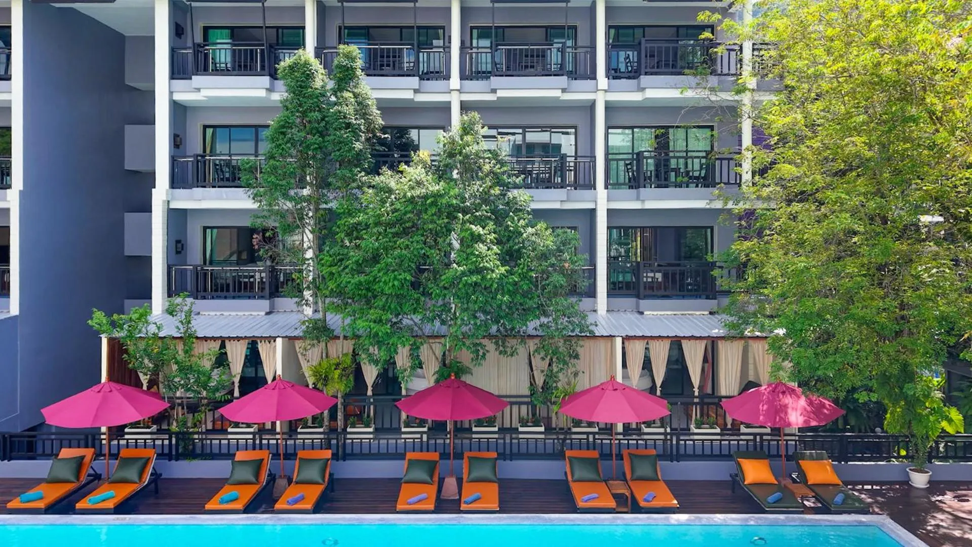 Swimming pool in Phuvaree Resort