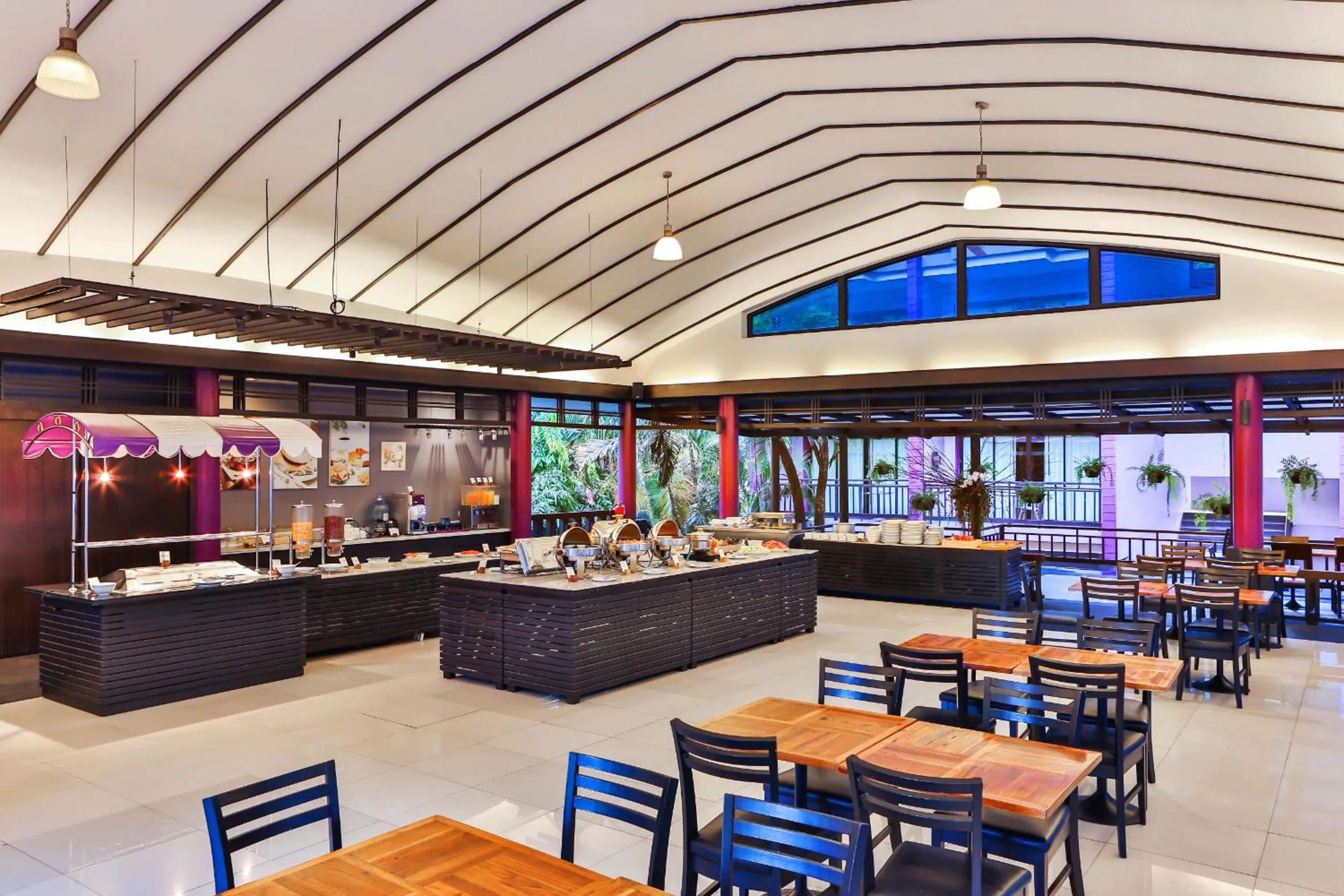 Restaurant/places to eat in Phuvaree Resort