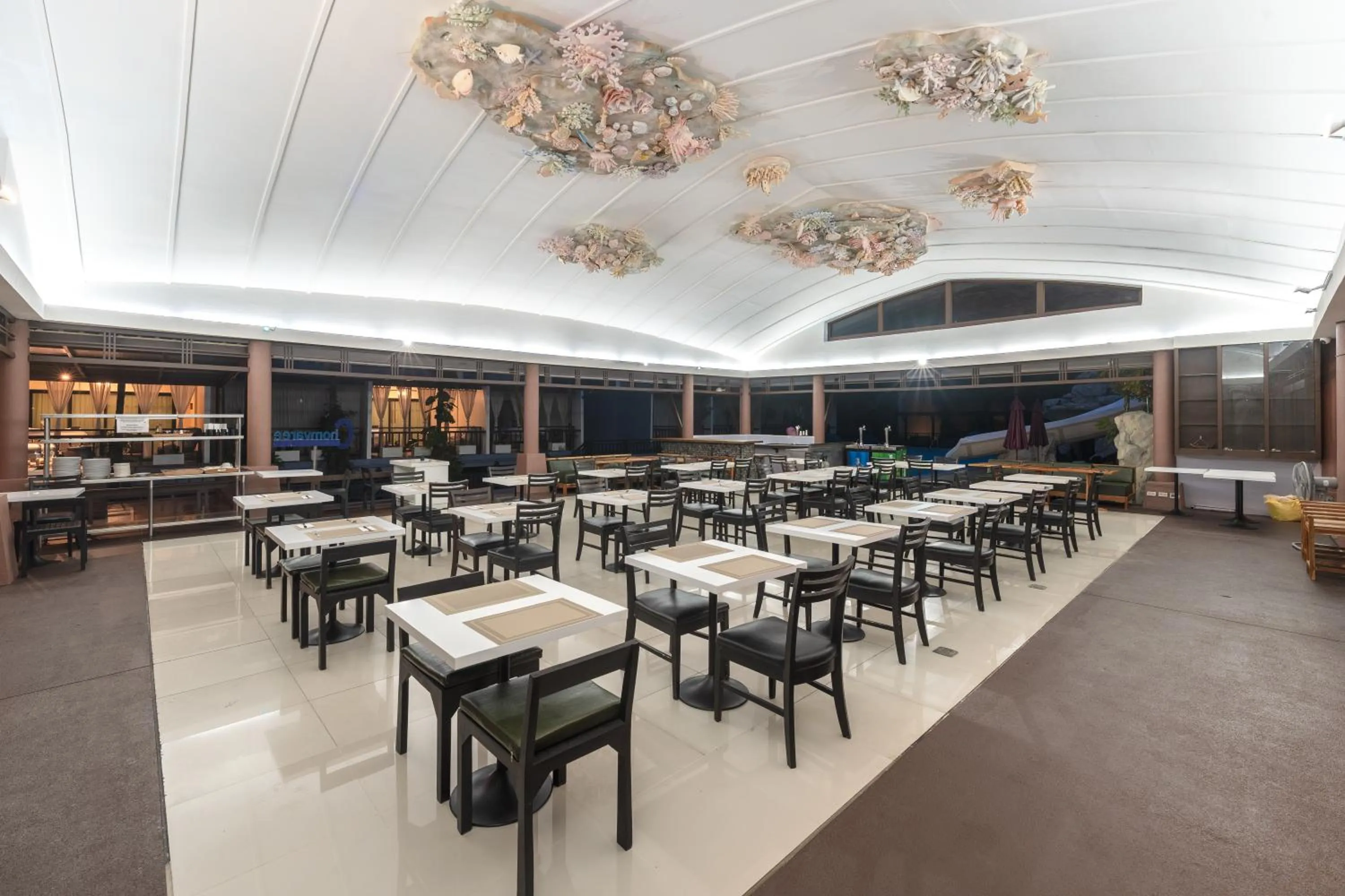 Restaurant/places to eat in Phuvaree Resort